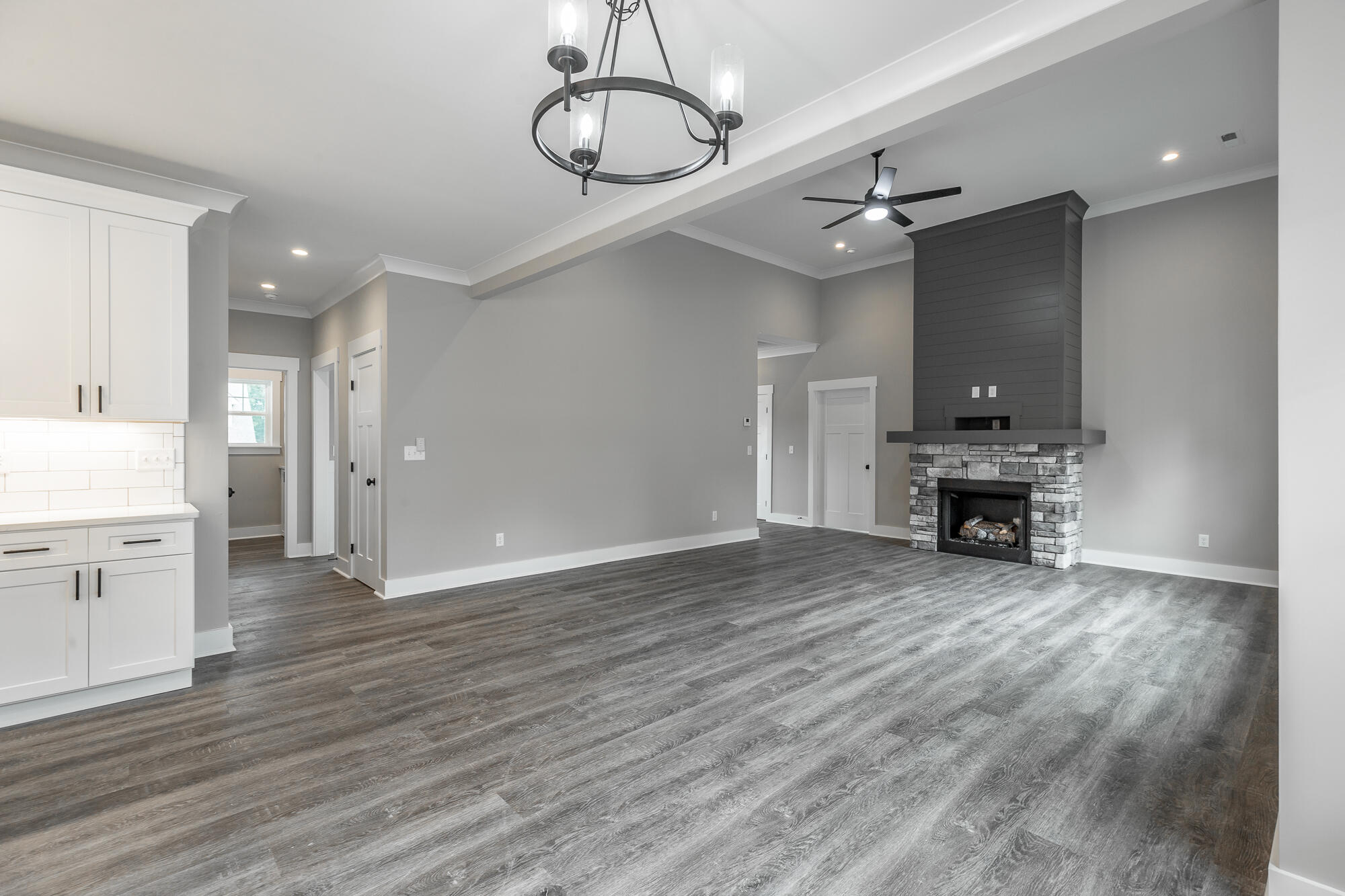 905 Live Oak Road, 198
