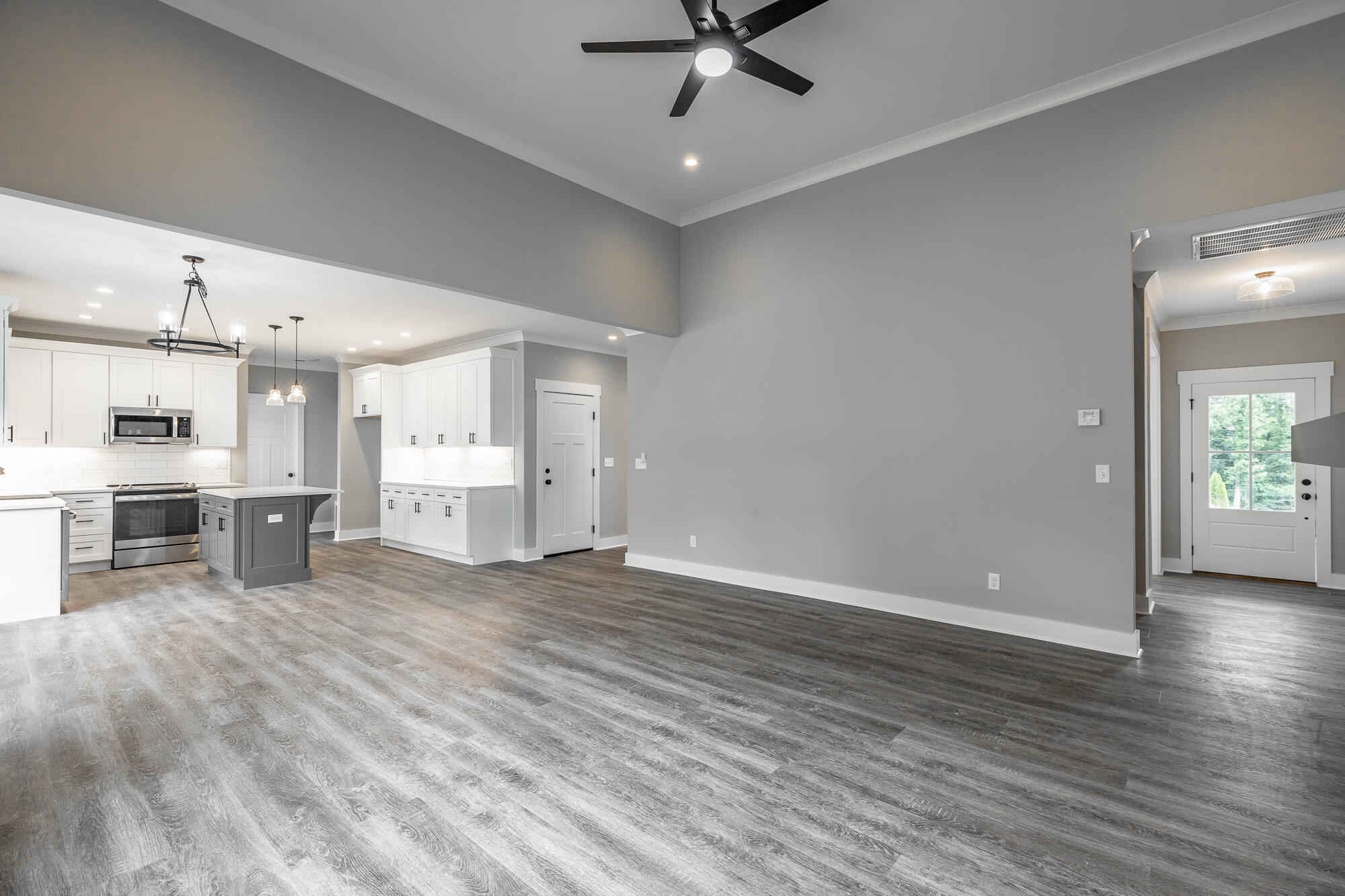 905 Live Oak Road, 198