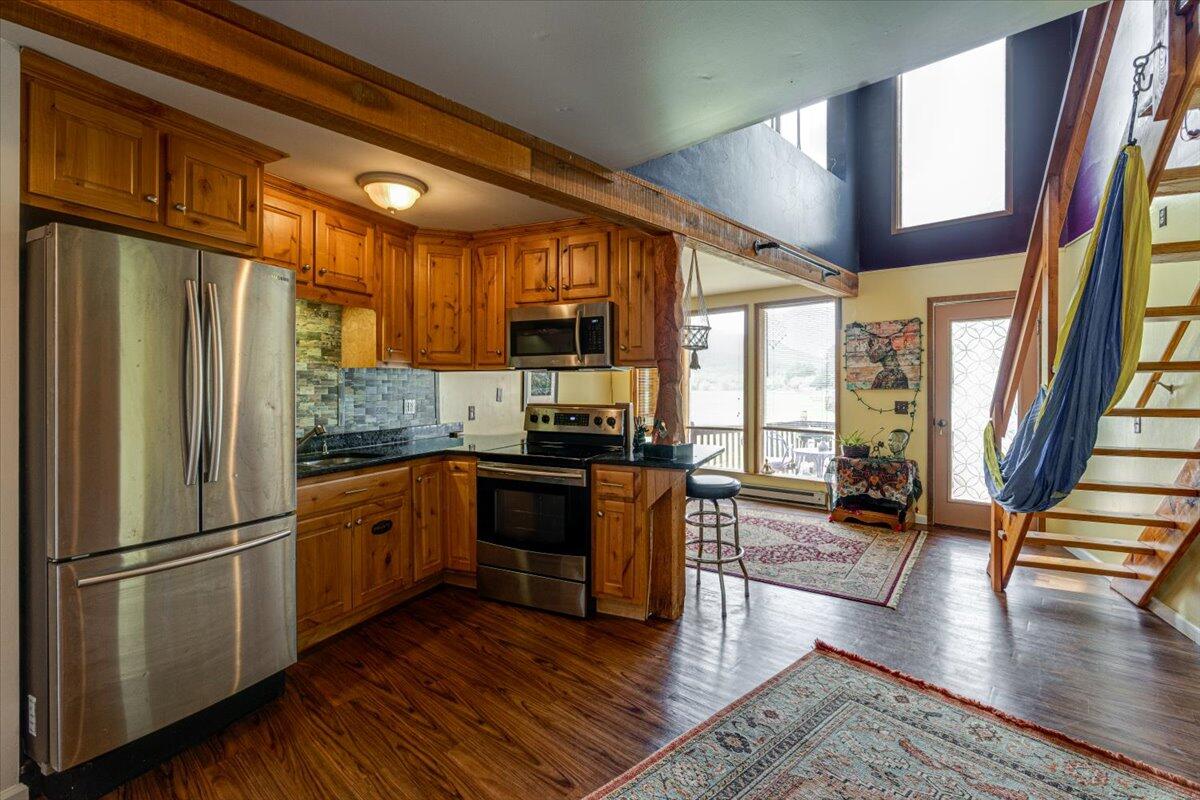 2072 Creek Road