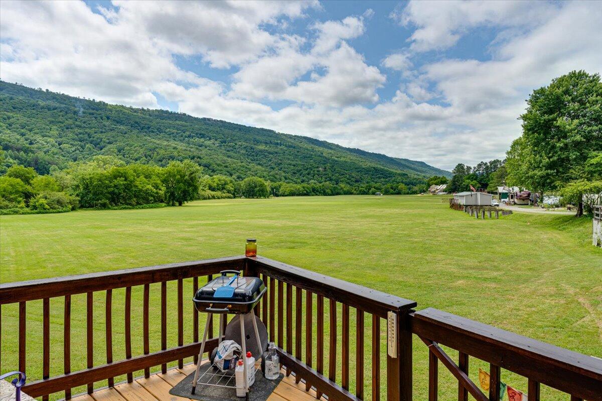 2072 Creek Road