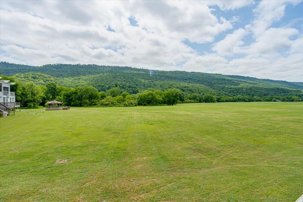 2072 Creek Road