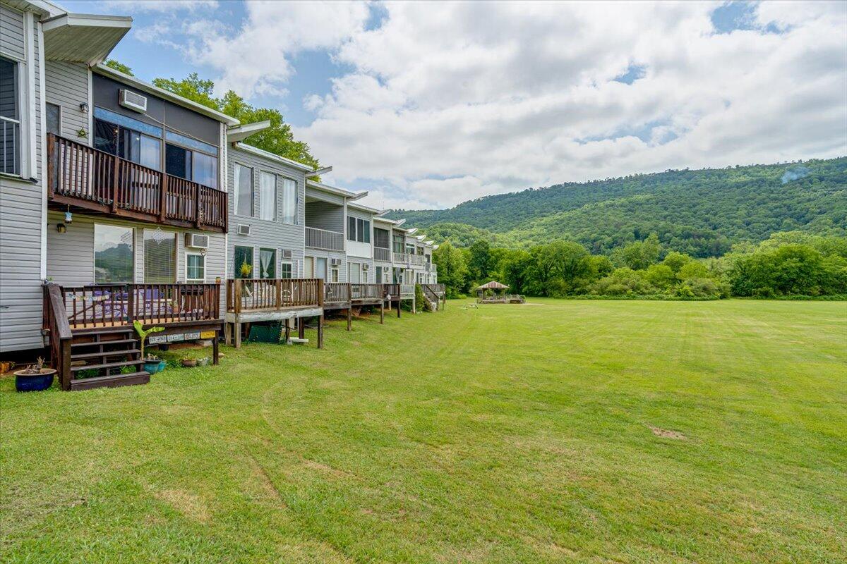 2072 Creek Road