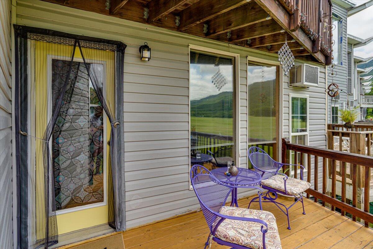 2072 Creek Road