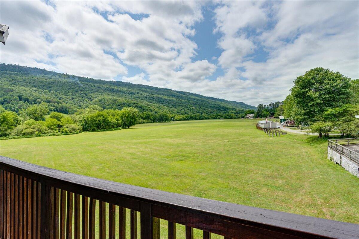 2072 Creek Road