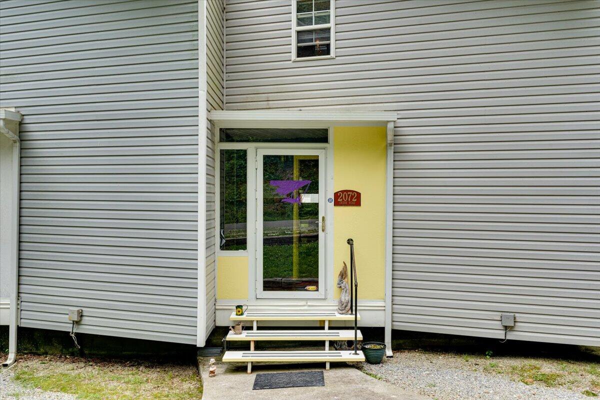 2072 Creek Road