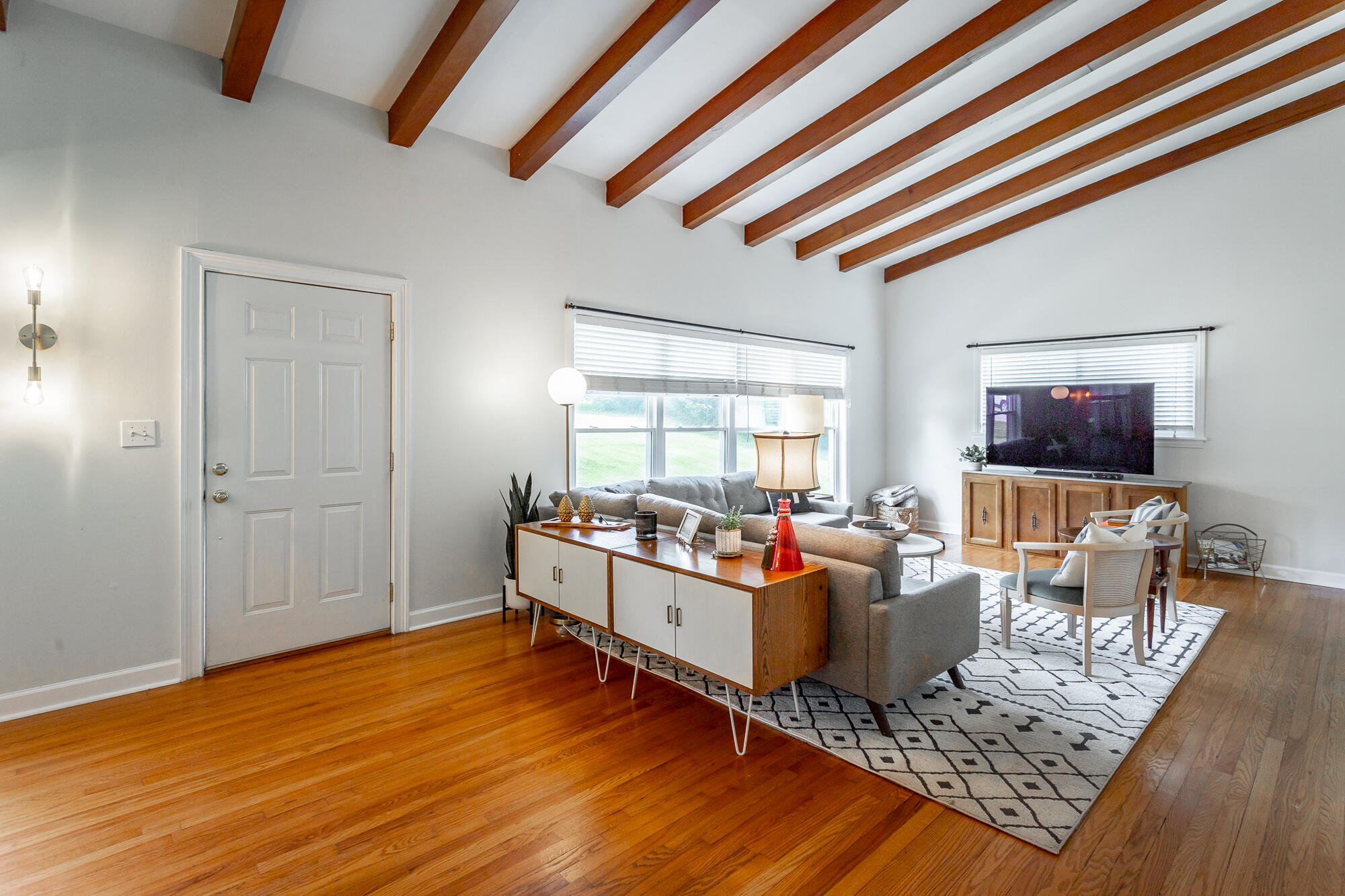 1834 Skyline Drive