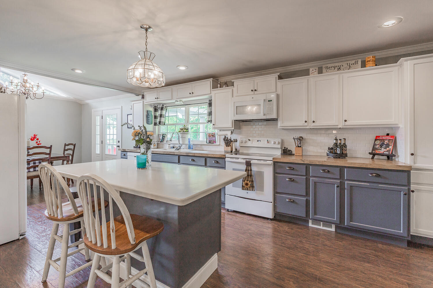 2035 W Lake Drive, 90