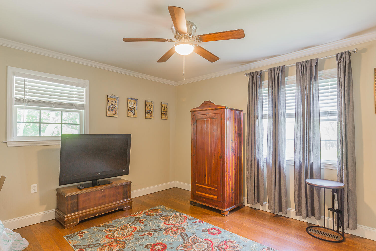 2035 W Lake Drive, 90