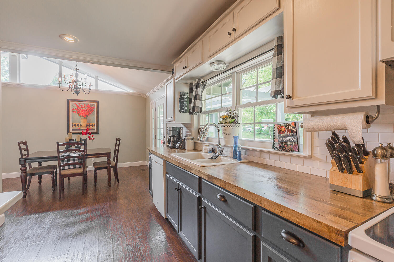 2035 W Lake Drive, 90