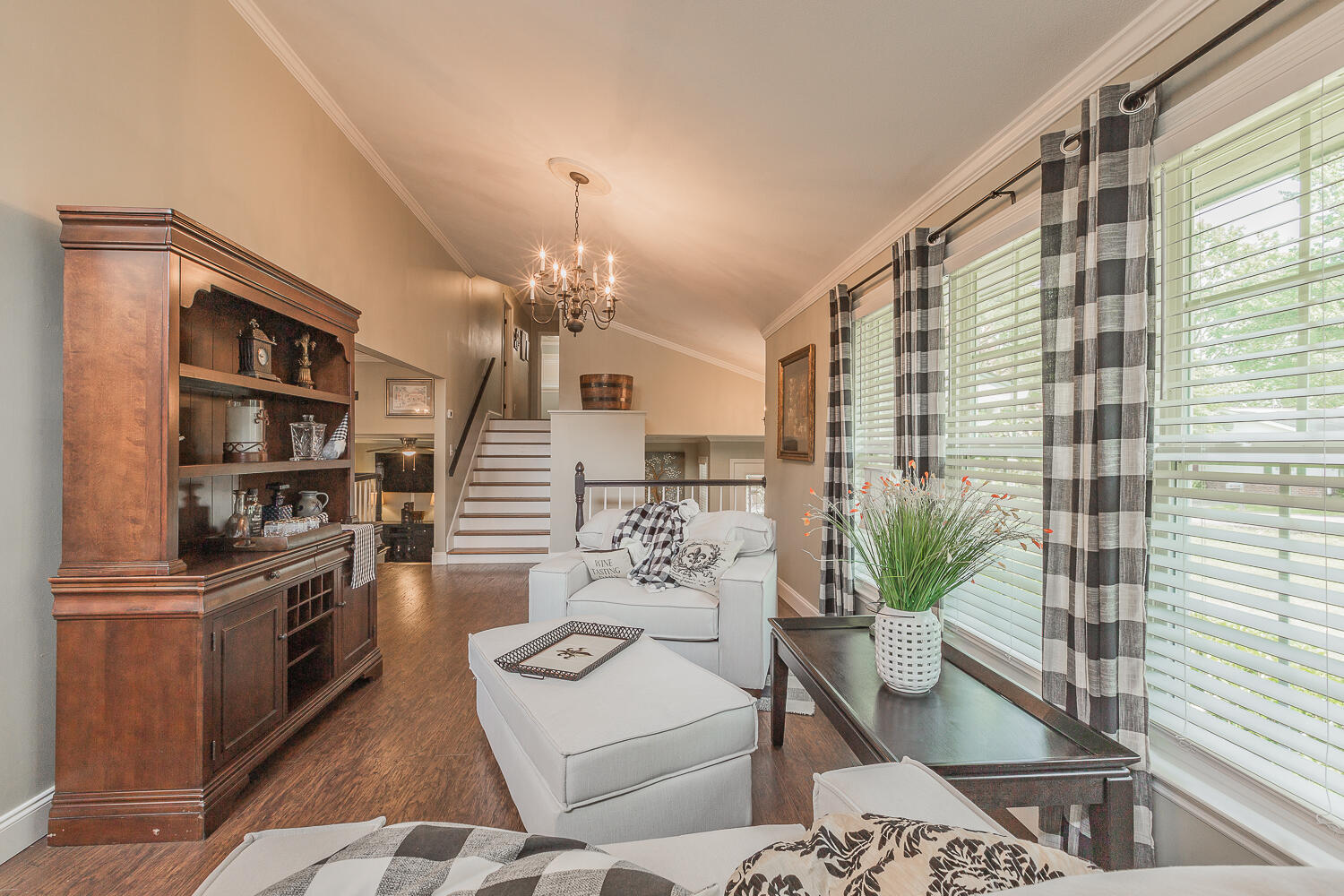 2035 W Lake Drive, 90