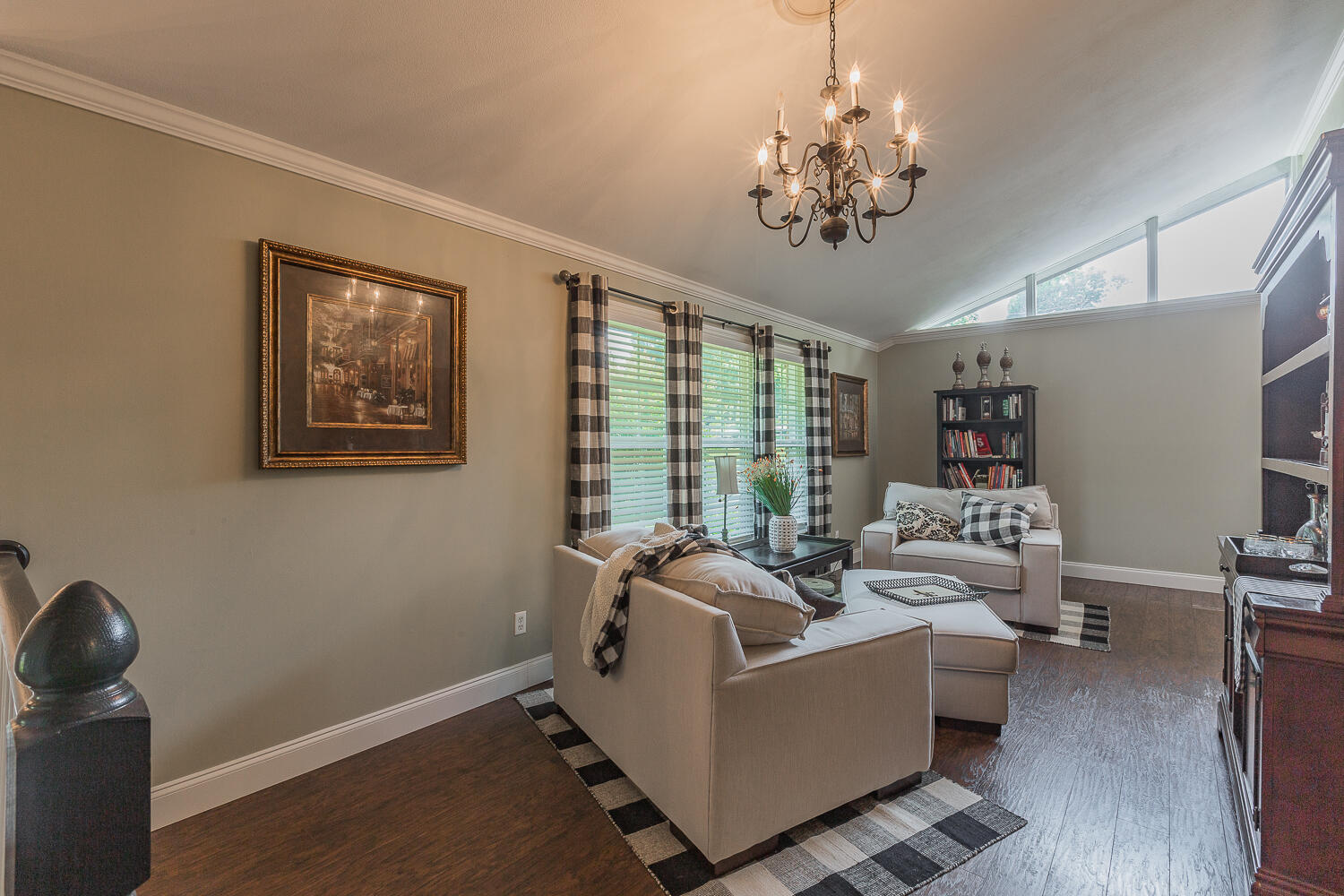 2035 W Lake Drive, 90