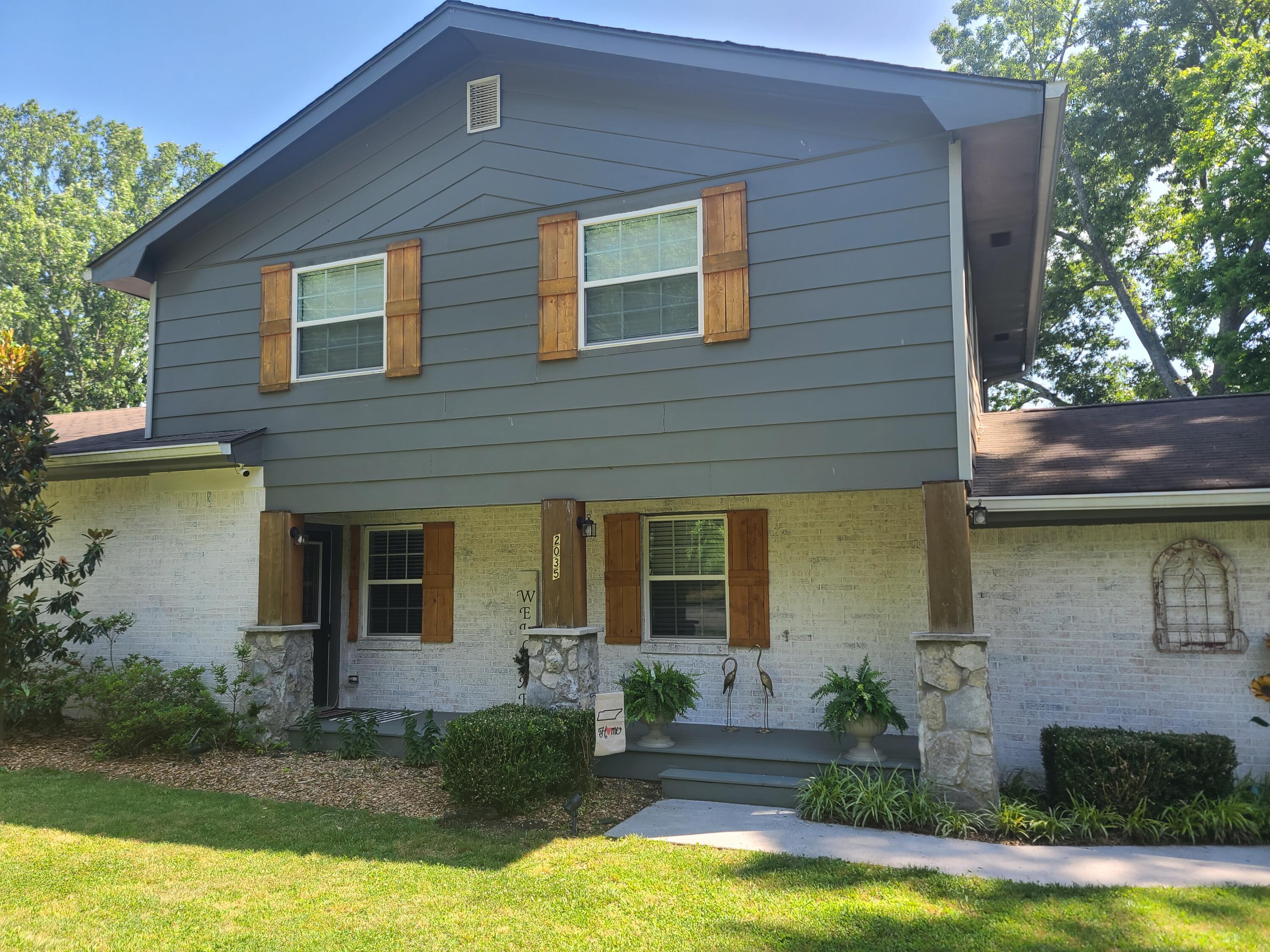 2035 W Lake Drive, 90