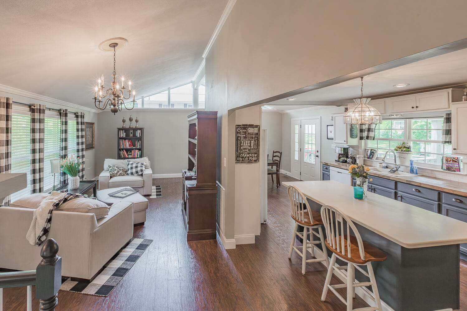 2035 W Lake Drive, 90