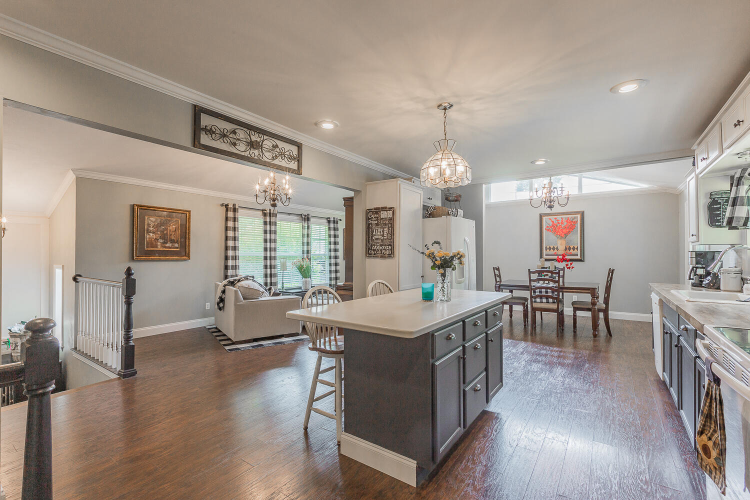 2035 W Lake Drive, 90