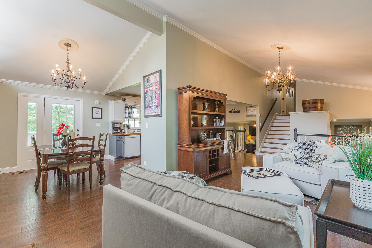2035 W Lake Drive, 90