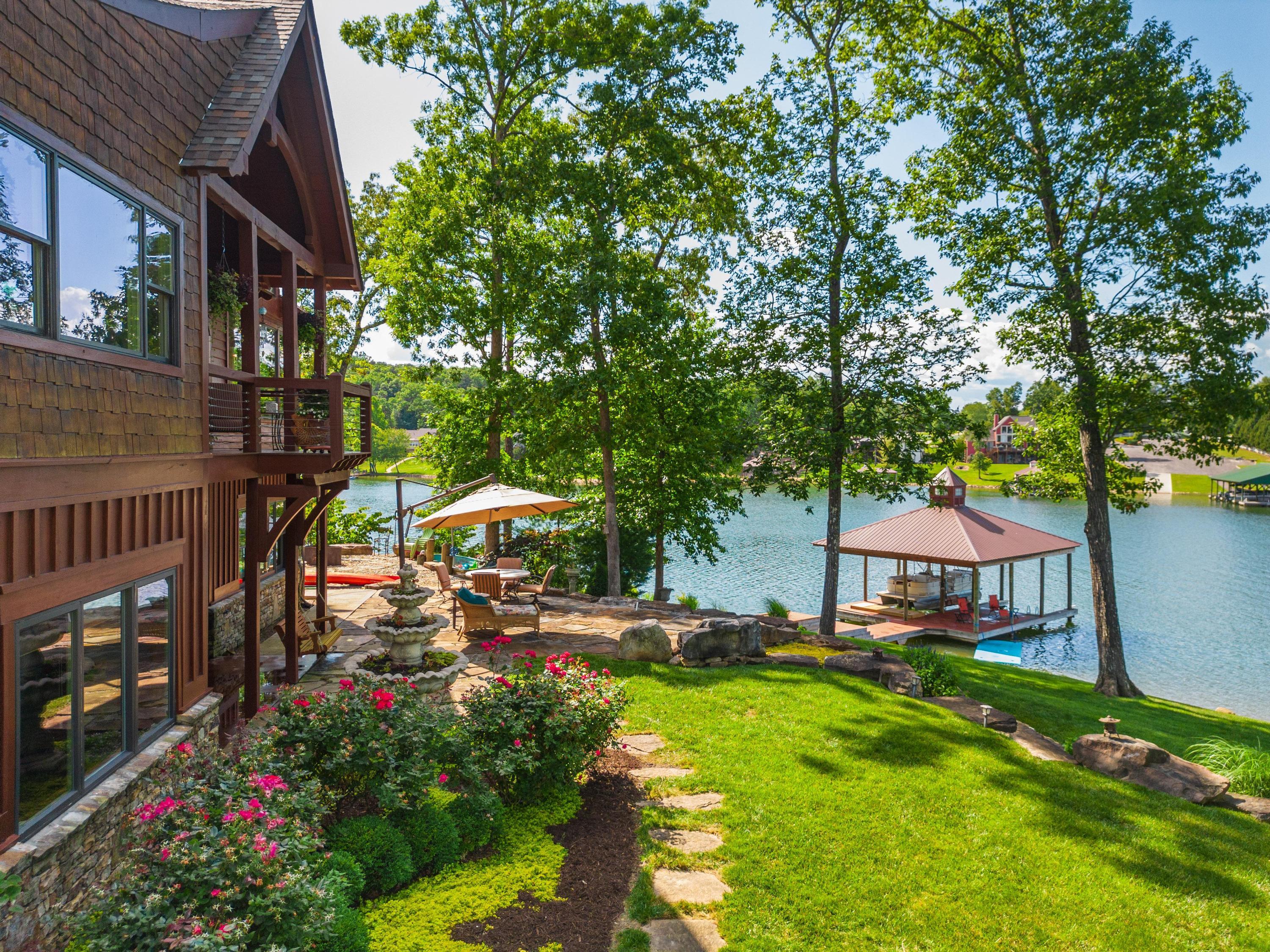 595 Waterfront Way