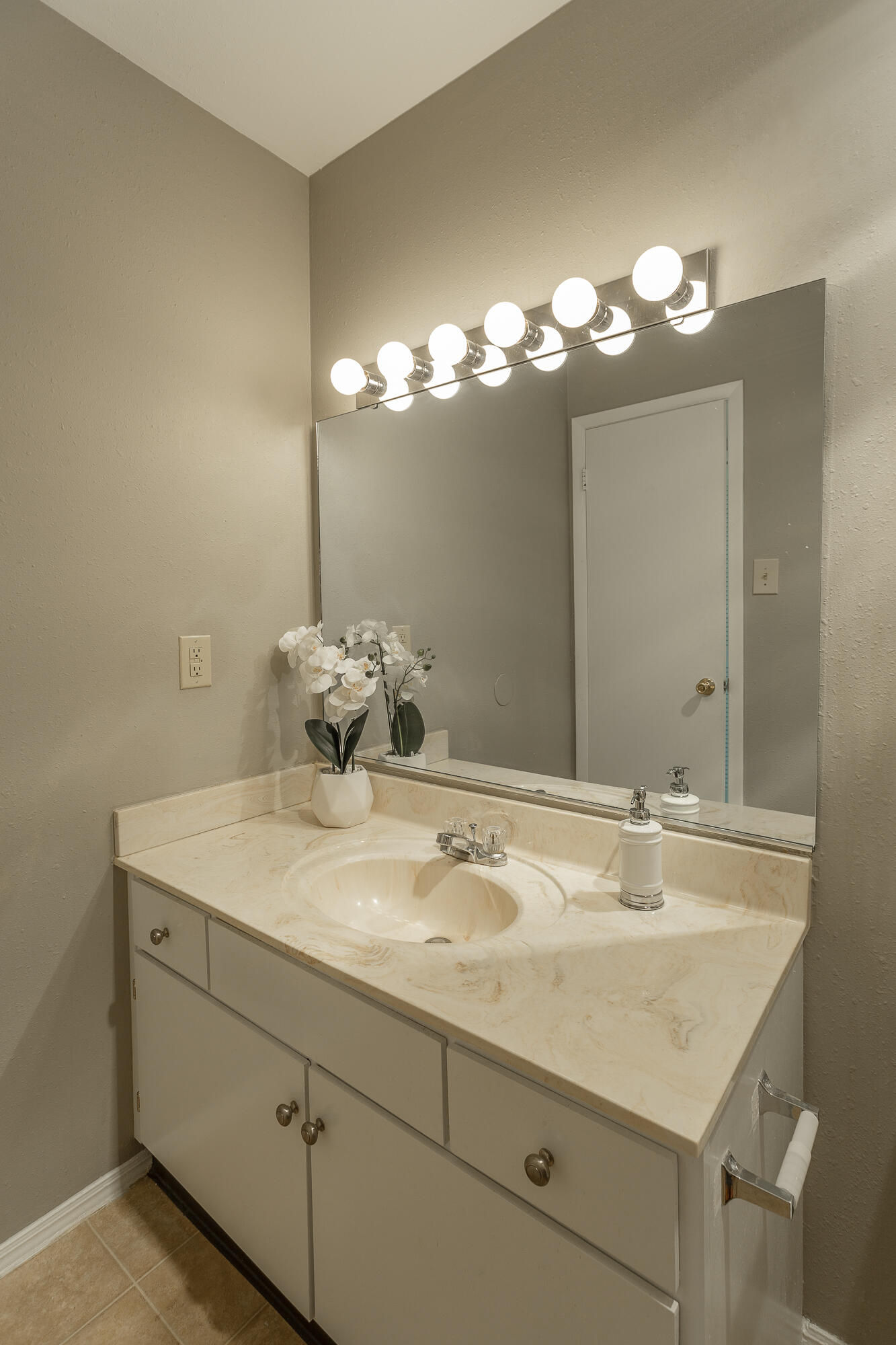 900 Mountain Creek Road, U436
