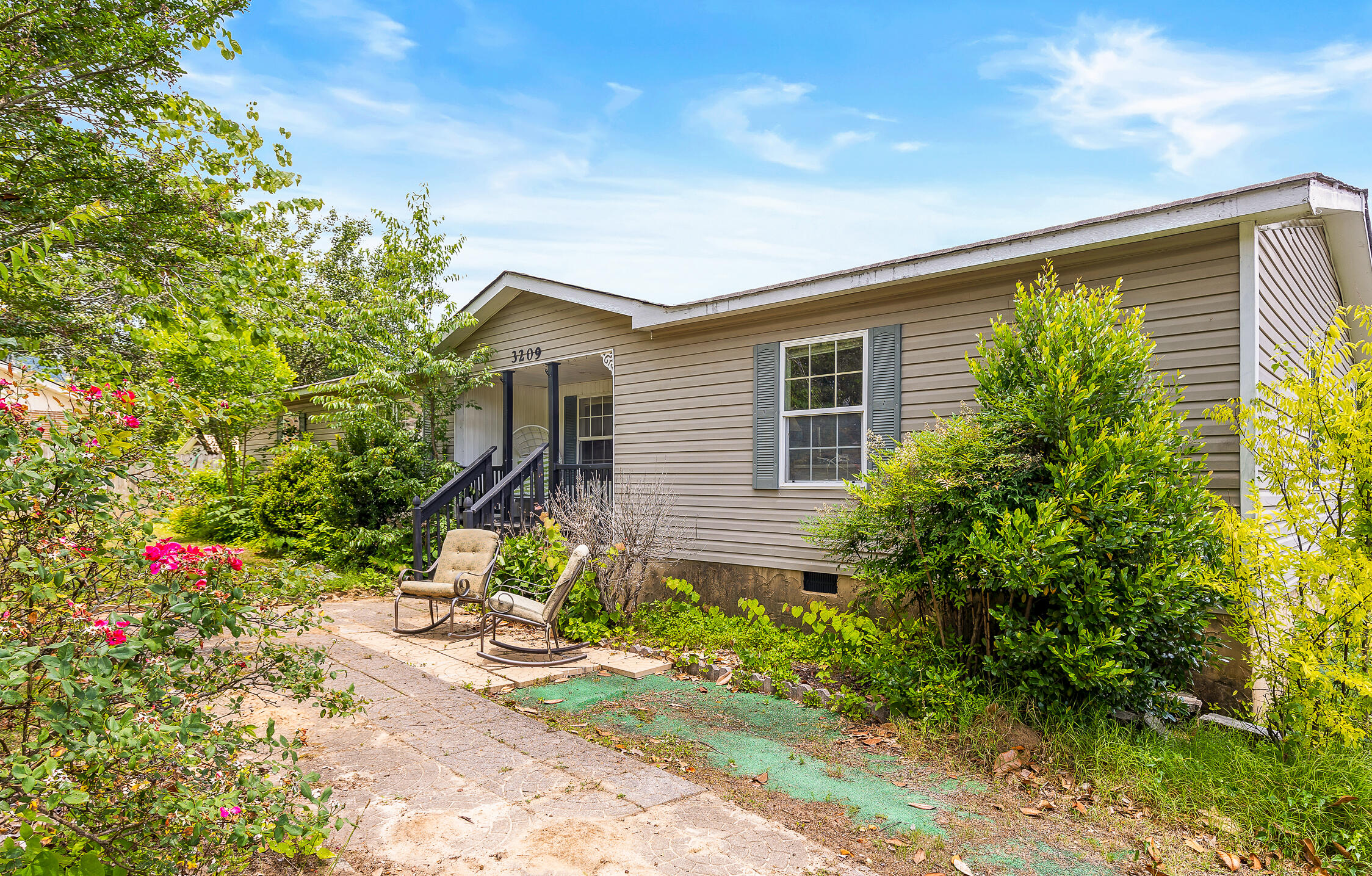 3209 Plaza Circle