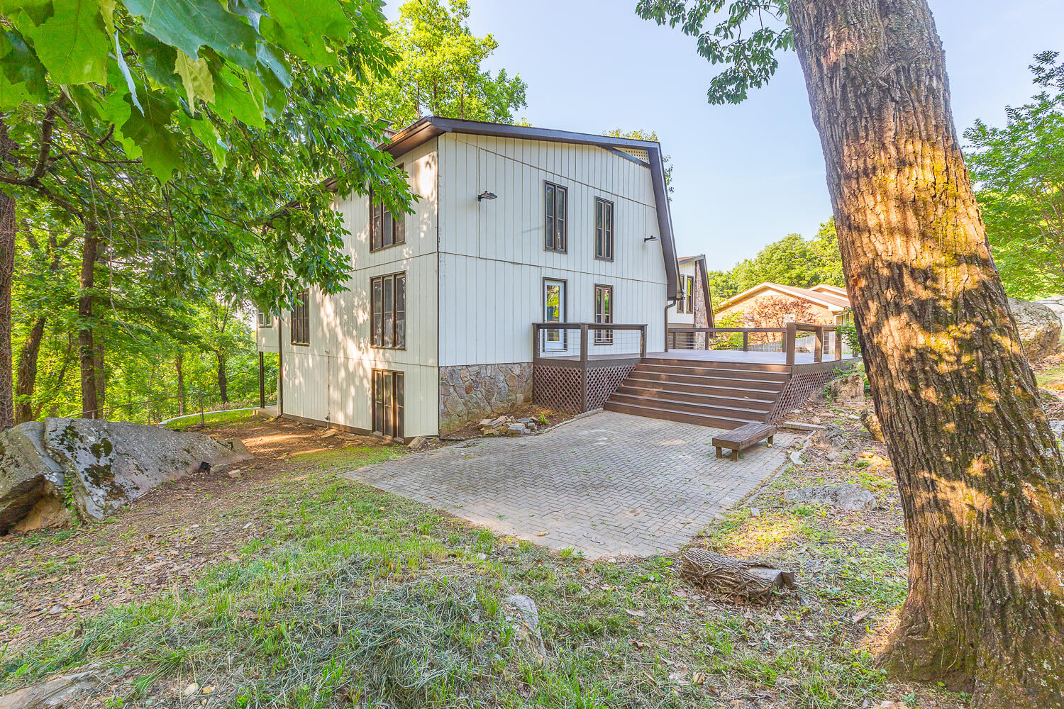 1042 Sunset Drive