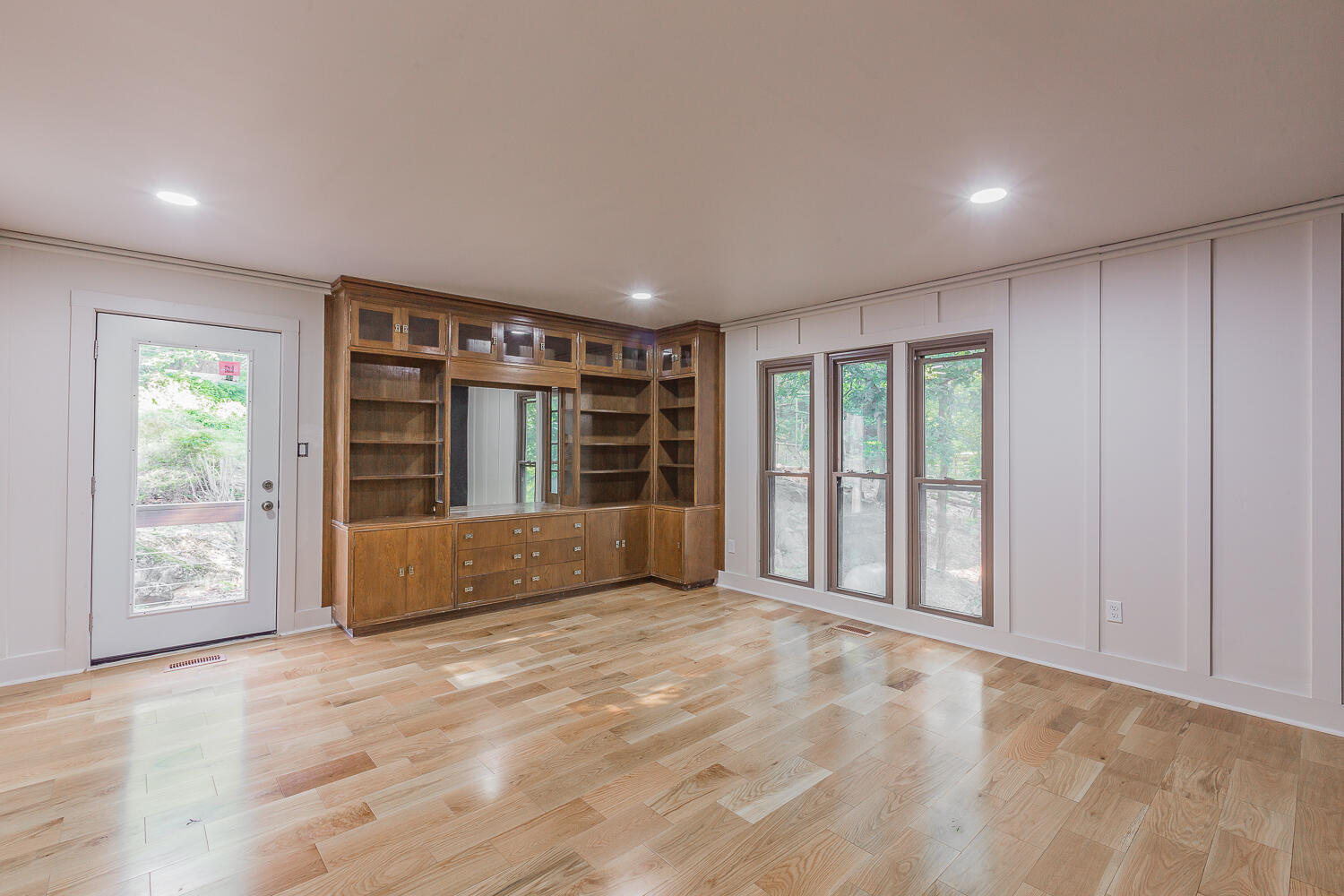 1042 Sunset Drive