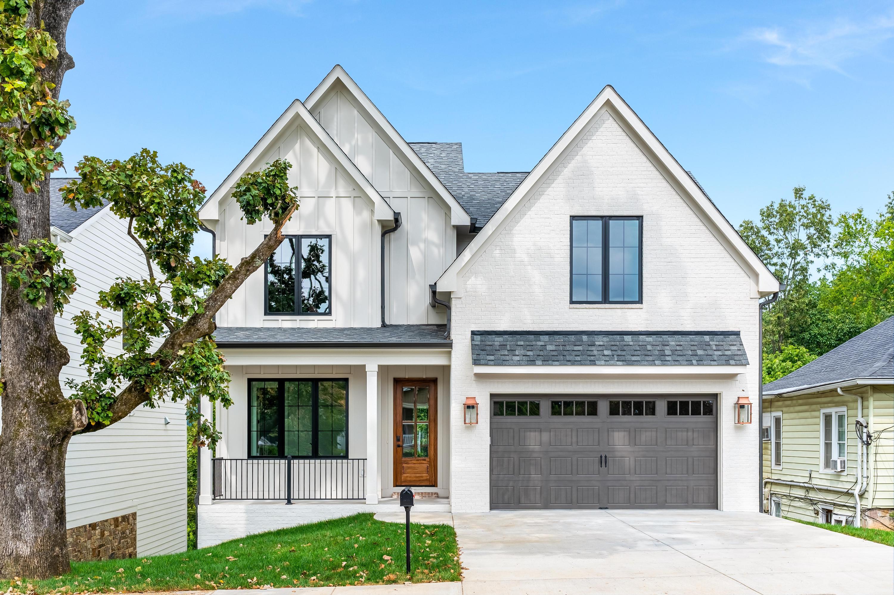 915 Forest Avenue