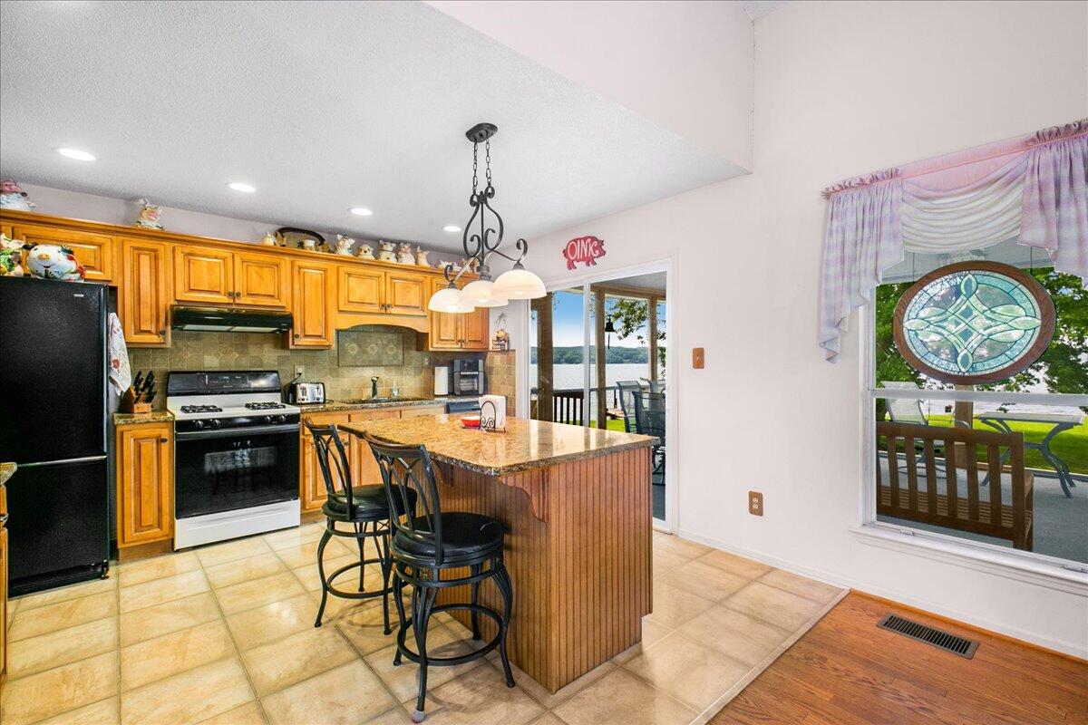 2152 S Shore Acres Road
