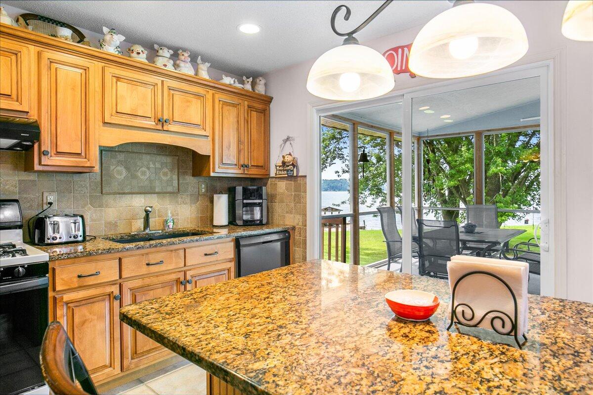 2152 S Shore Acres Road