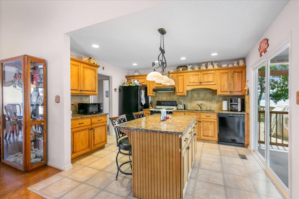 2152 S Shore Acres Road
