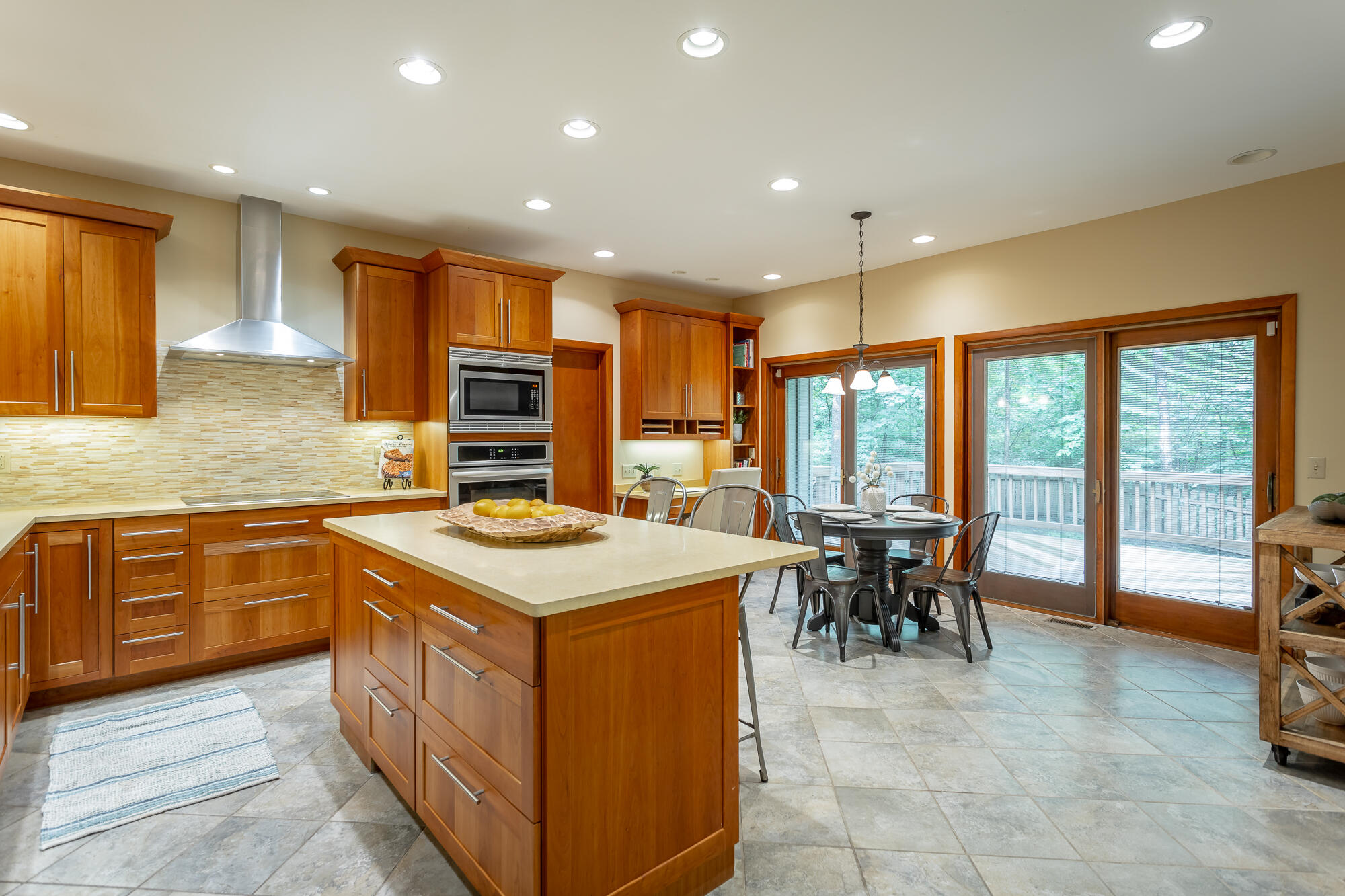 6239 Forest Trail