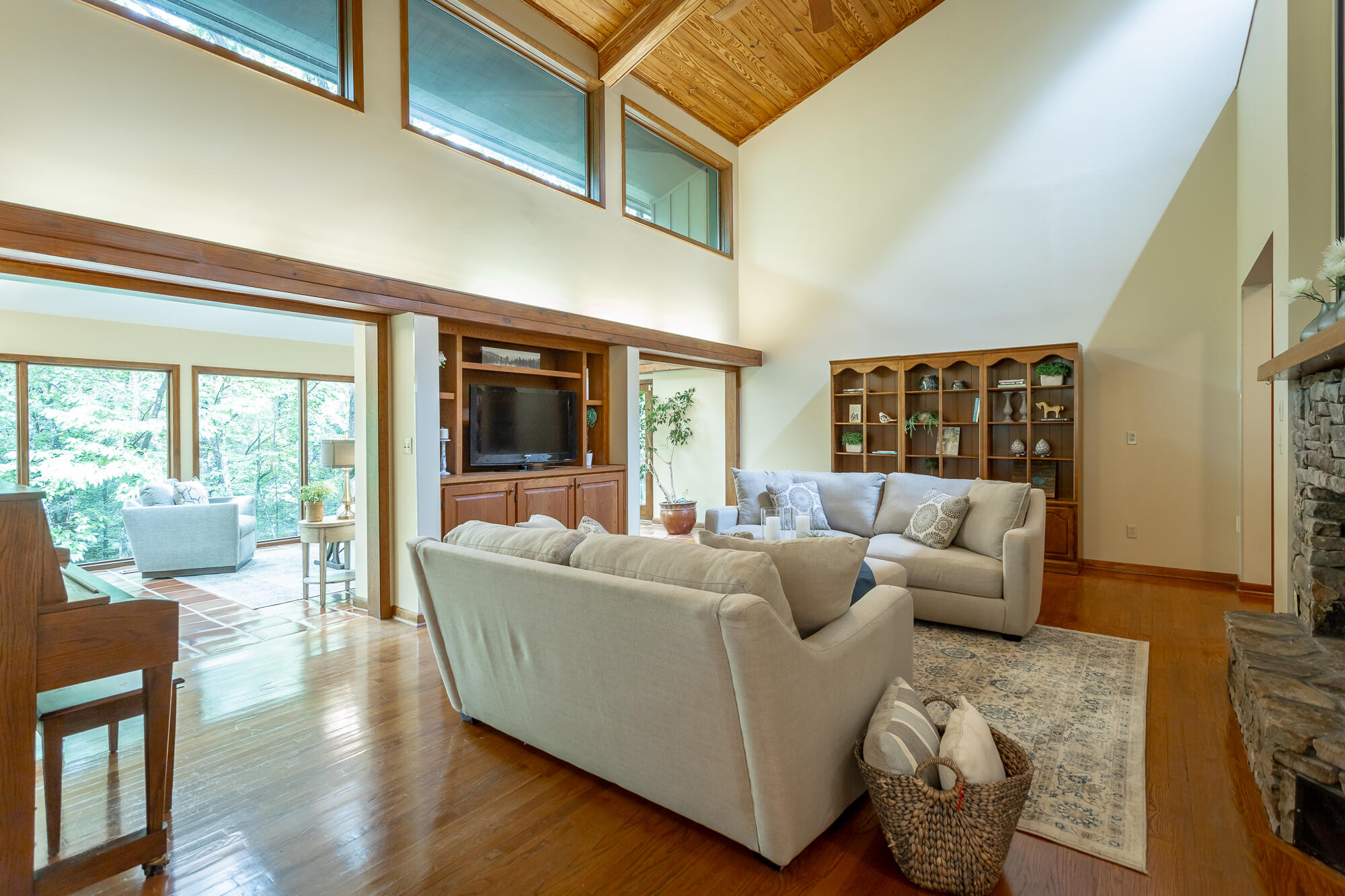 6239 Forest Trail