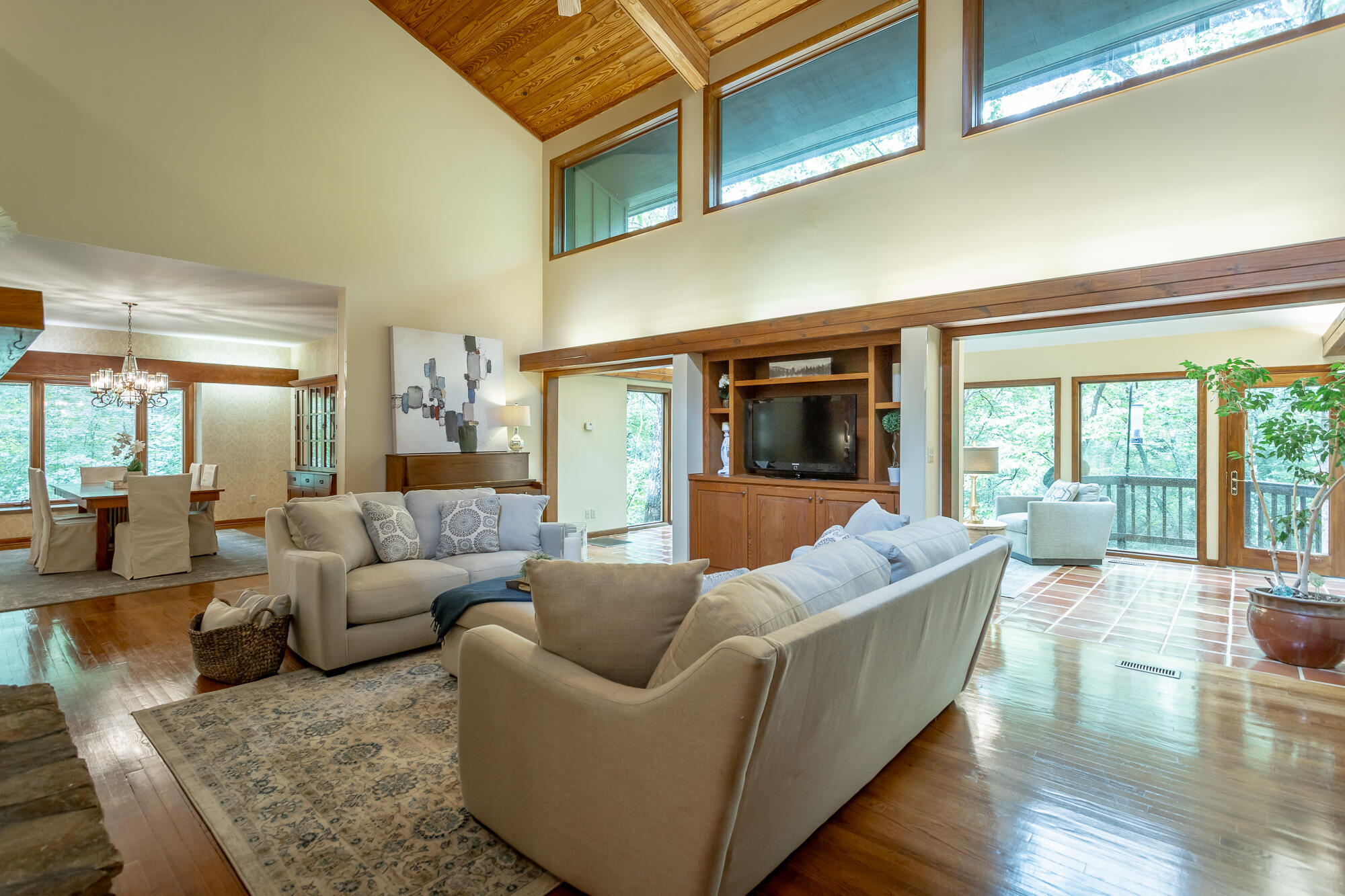 6239 Forest Trail