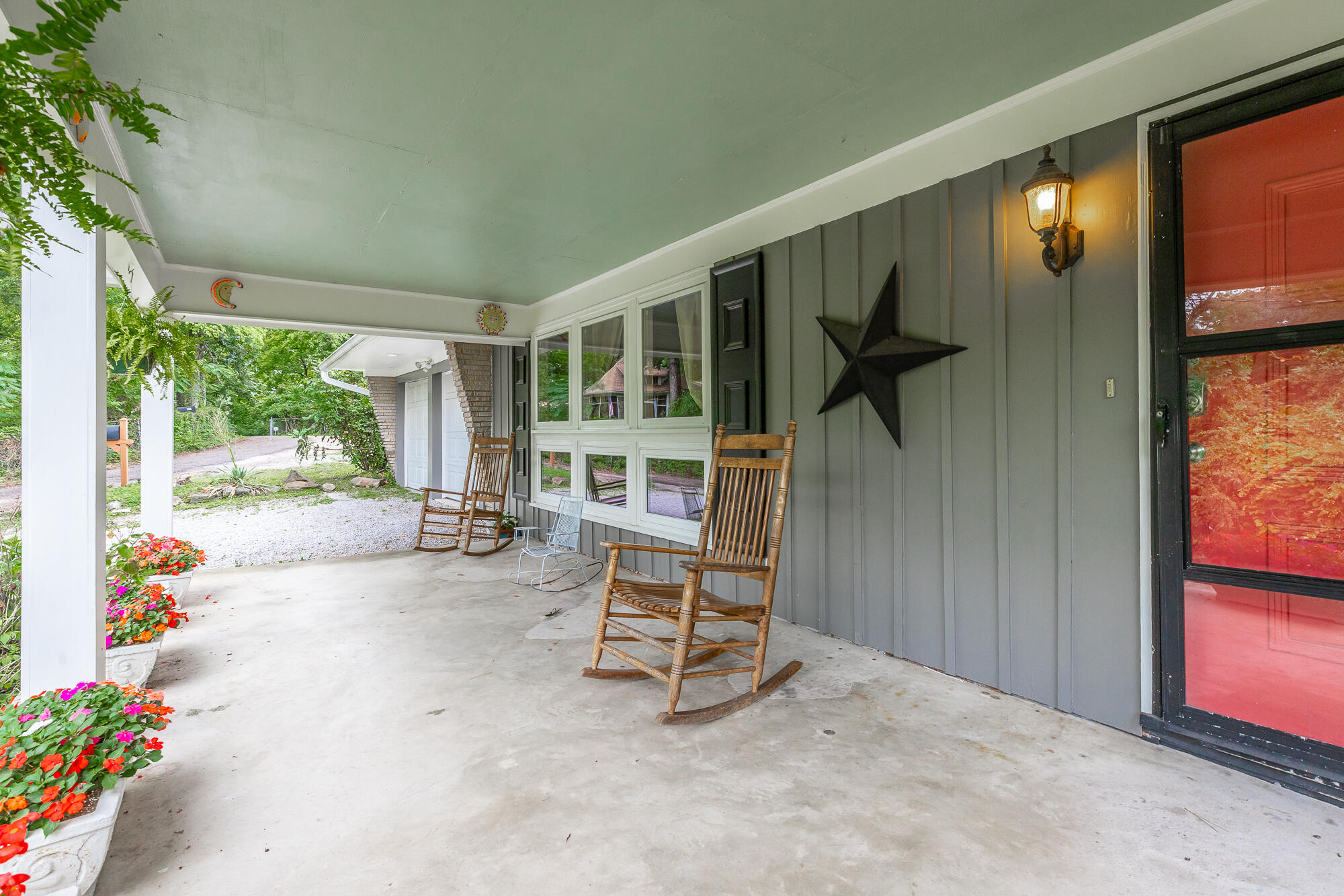 88 Inglenook Drive