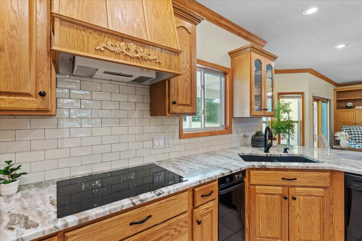 501 SE Strawhill Road