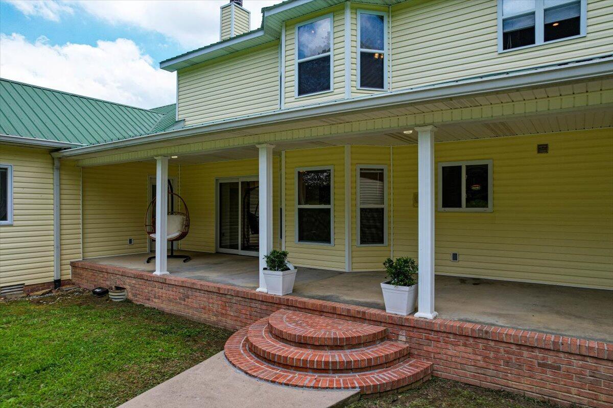 501 SE Strawhill Road