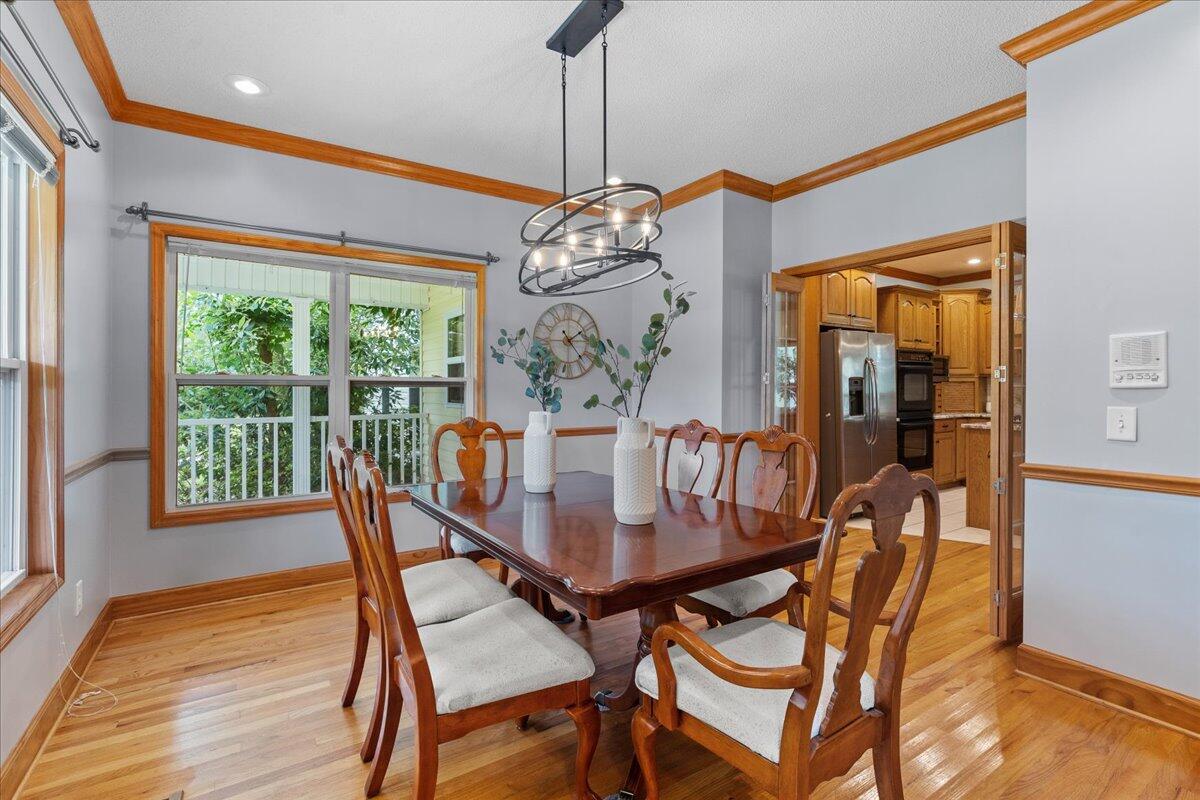 501 SE Strawhill Road
