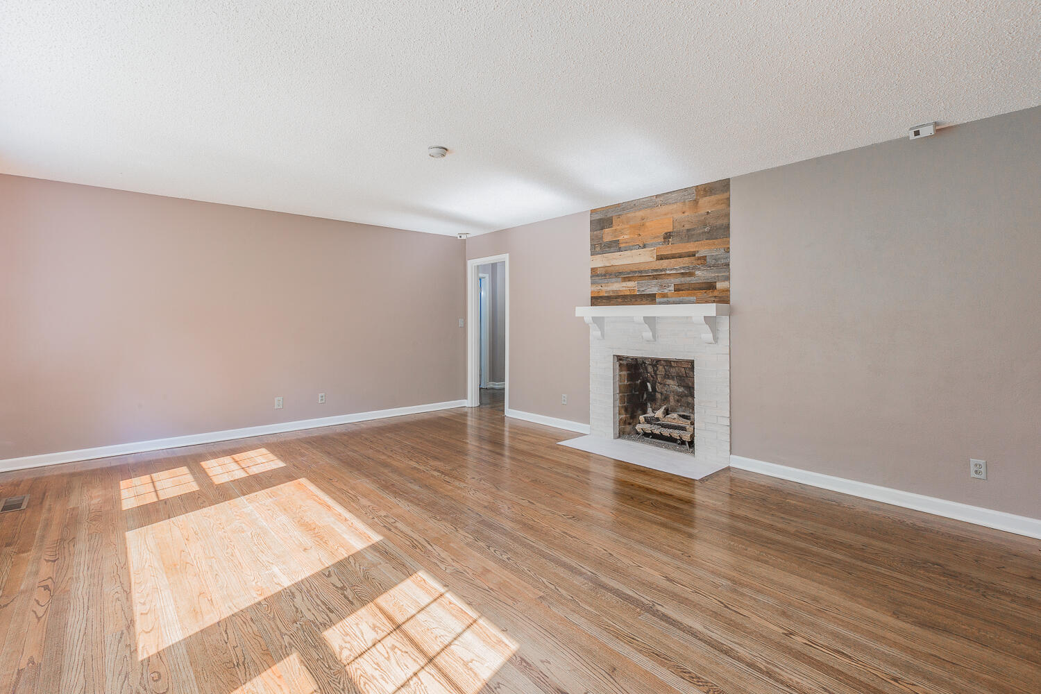 2843 Ozark Road