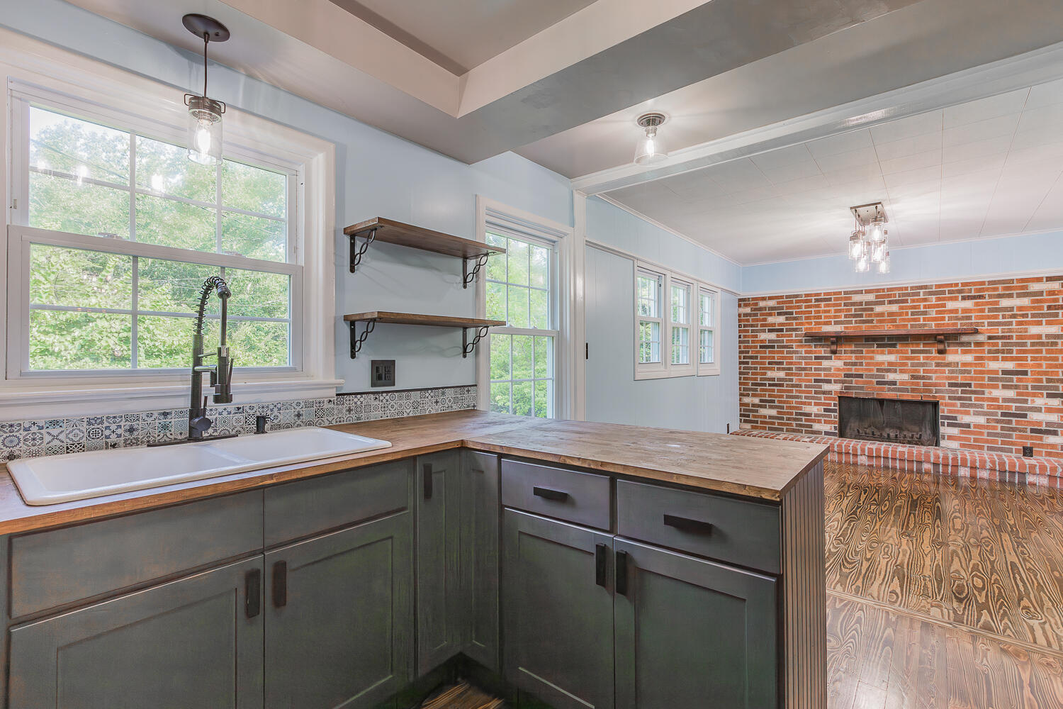 2843 Ozark Road