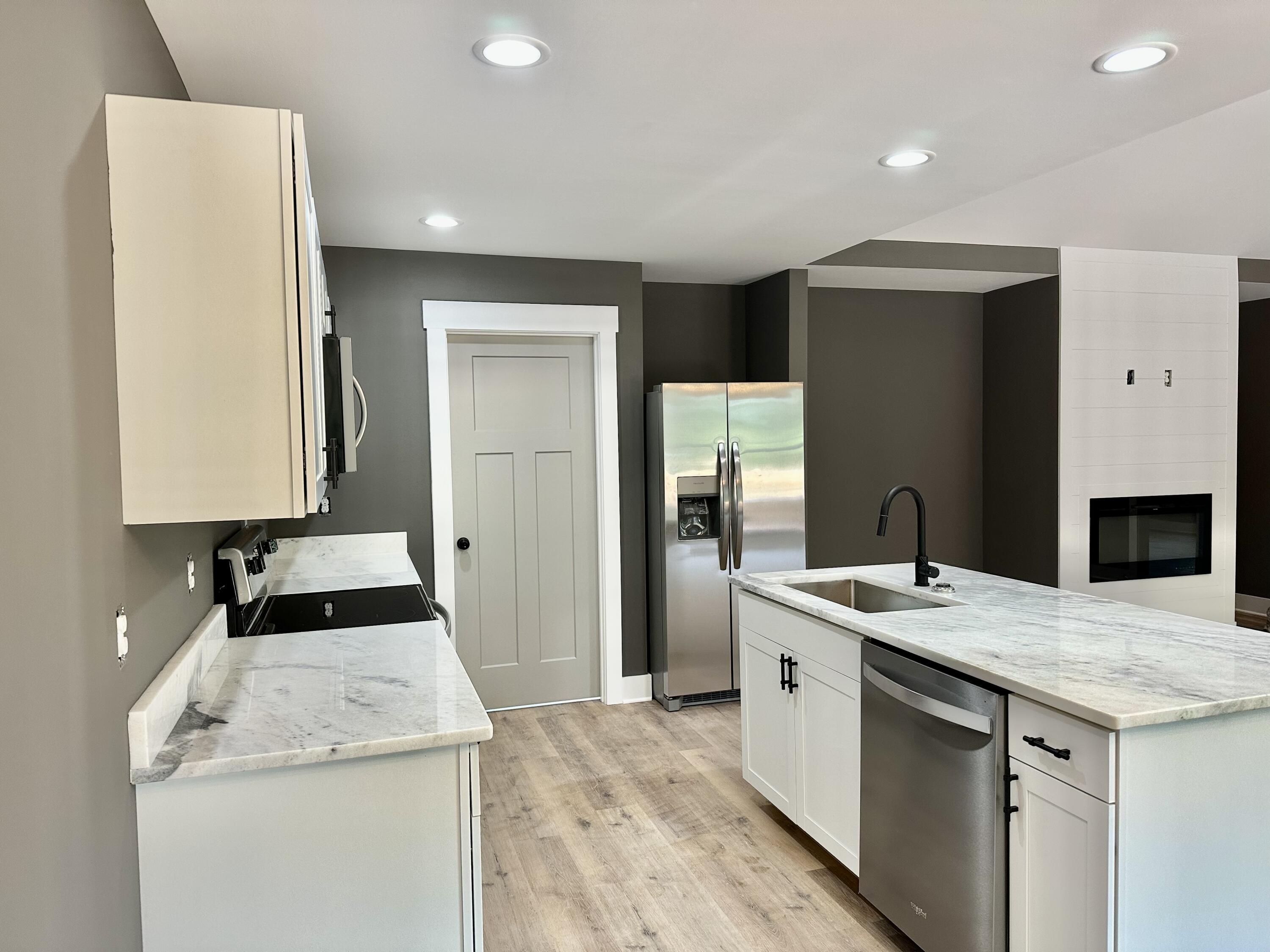 947 Bowman Road, 1