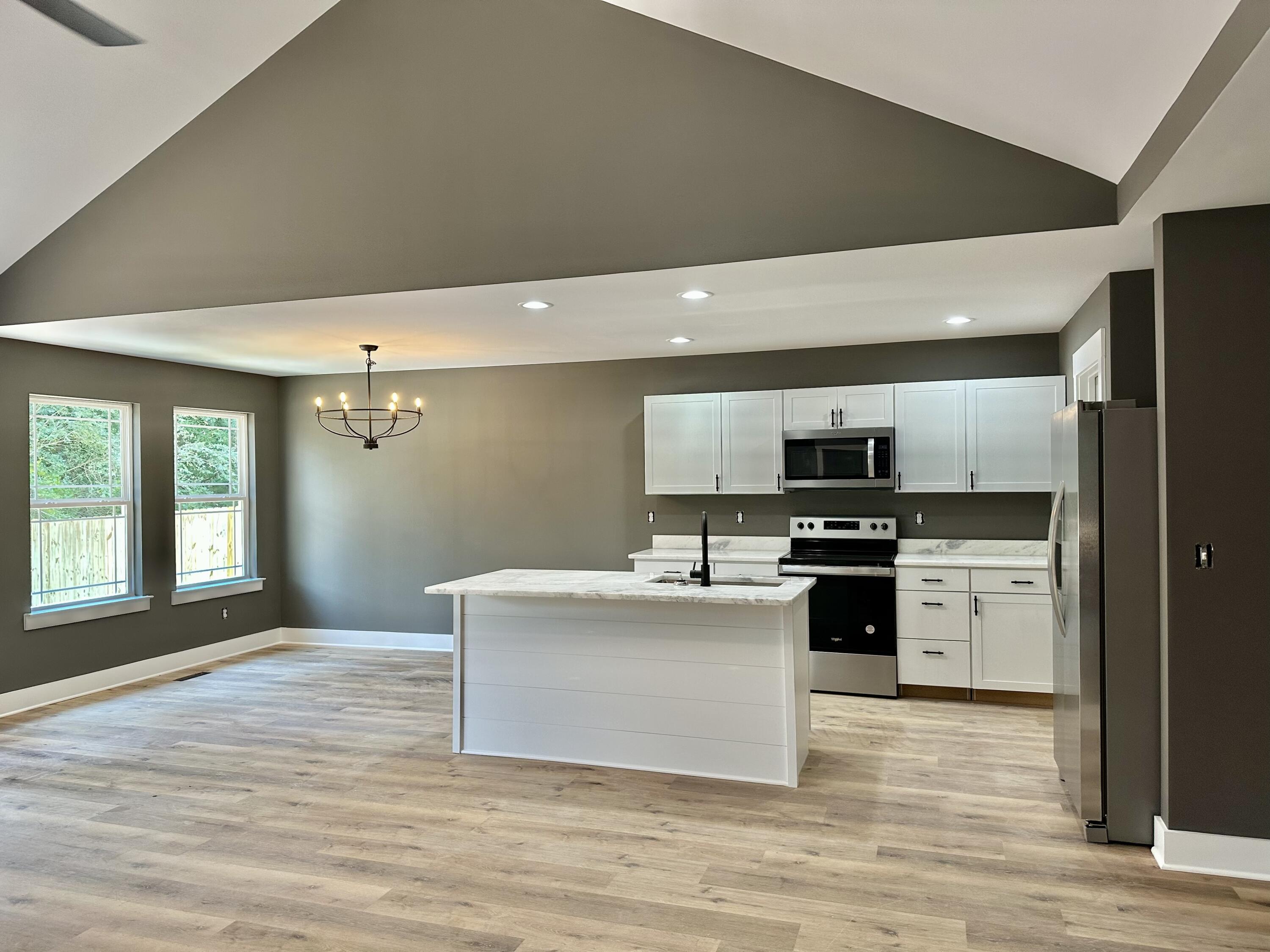 947 Bowman Road, 1