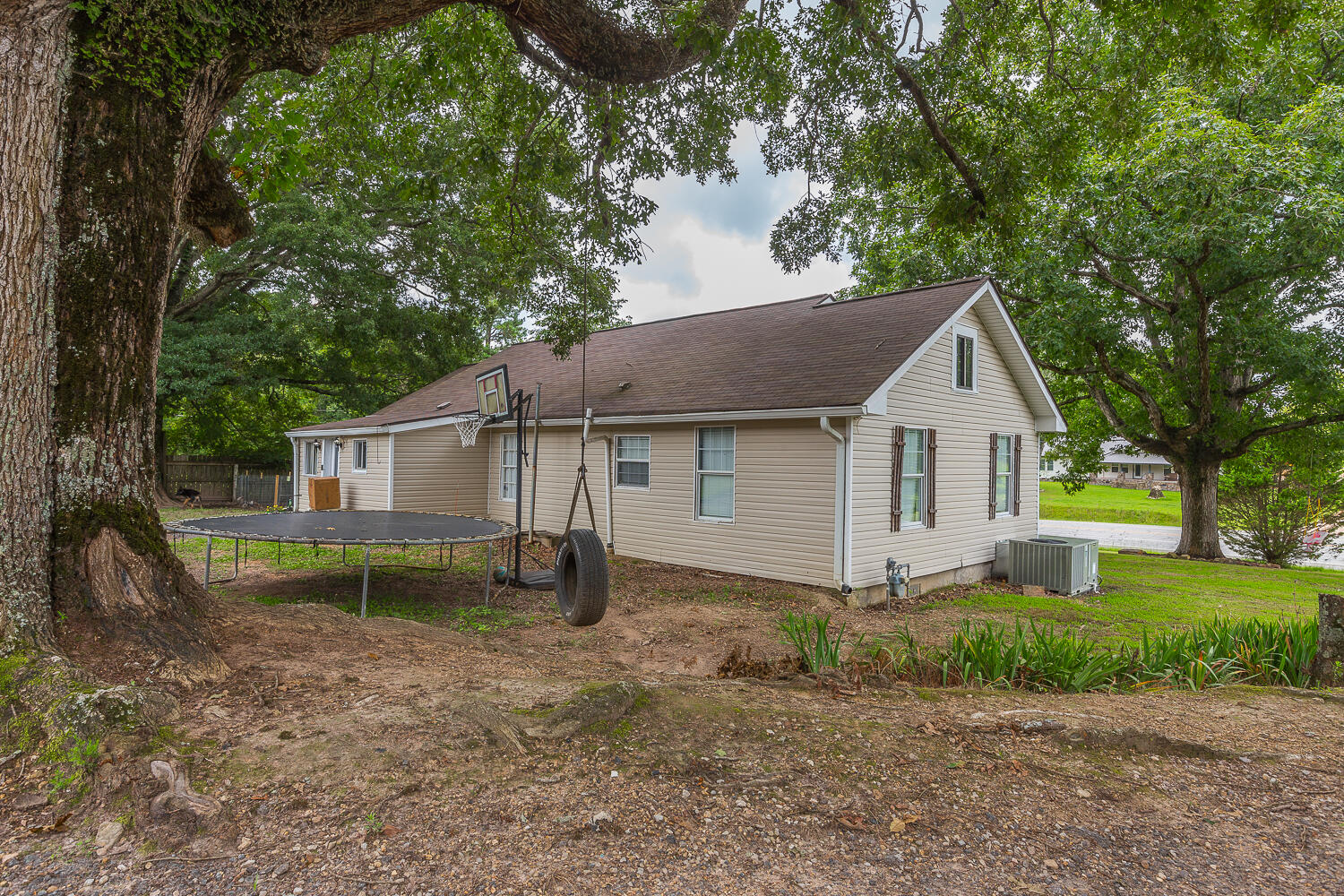 3623 E 136 Highway, LaFayette