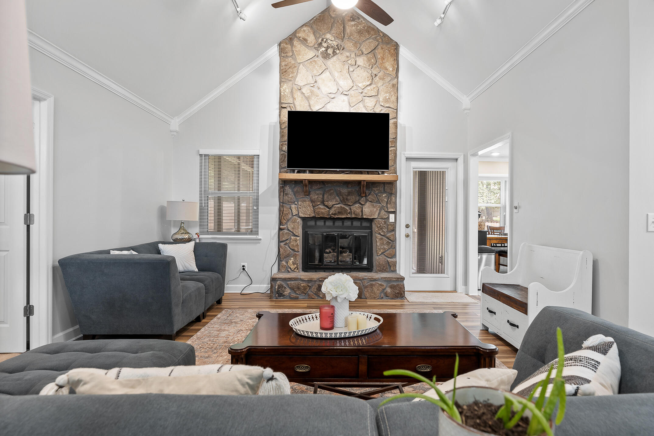 5507 Twin Oaks Drive