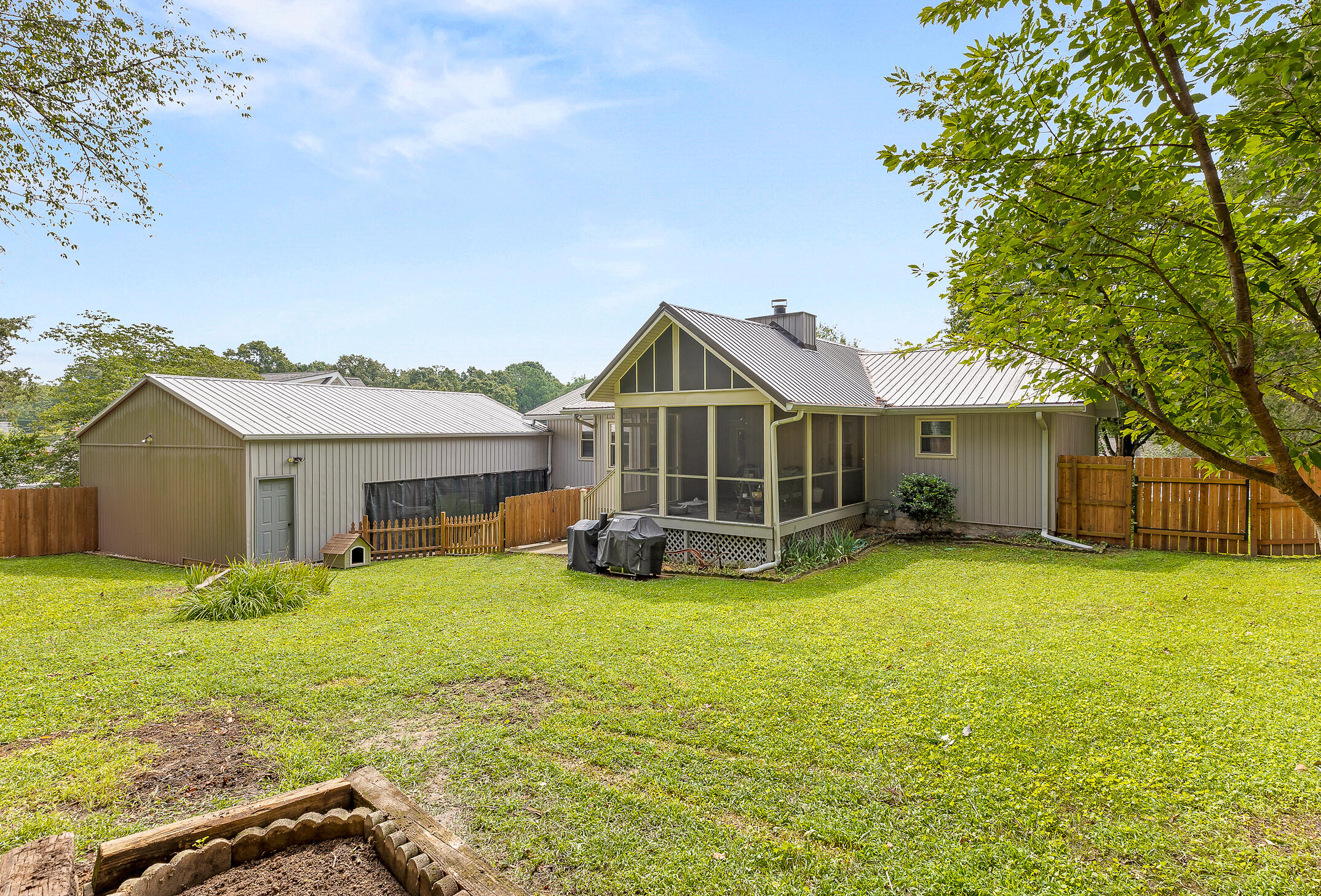 5507 Twin Oaks Drive