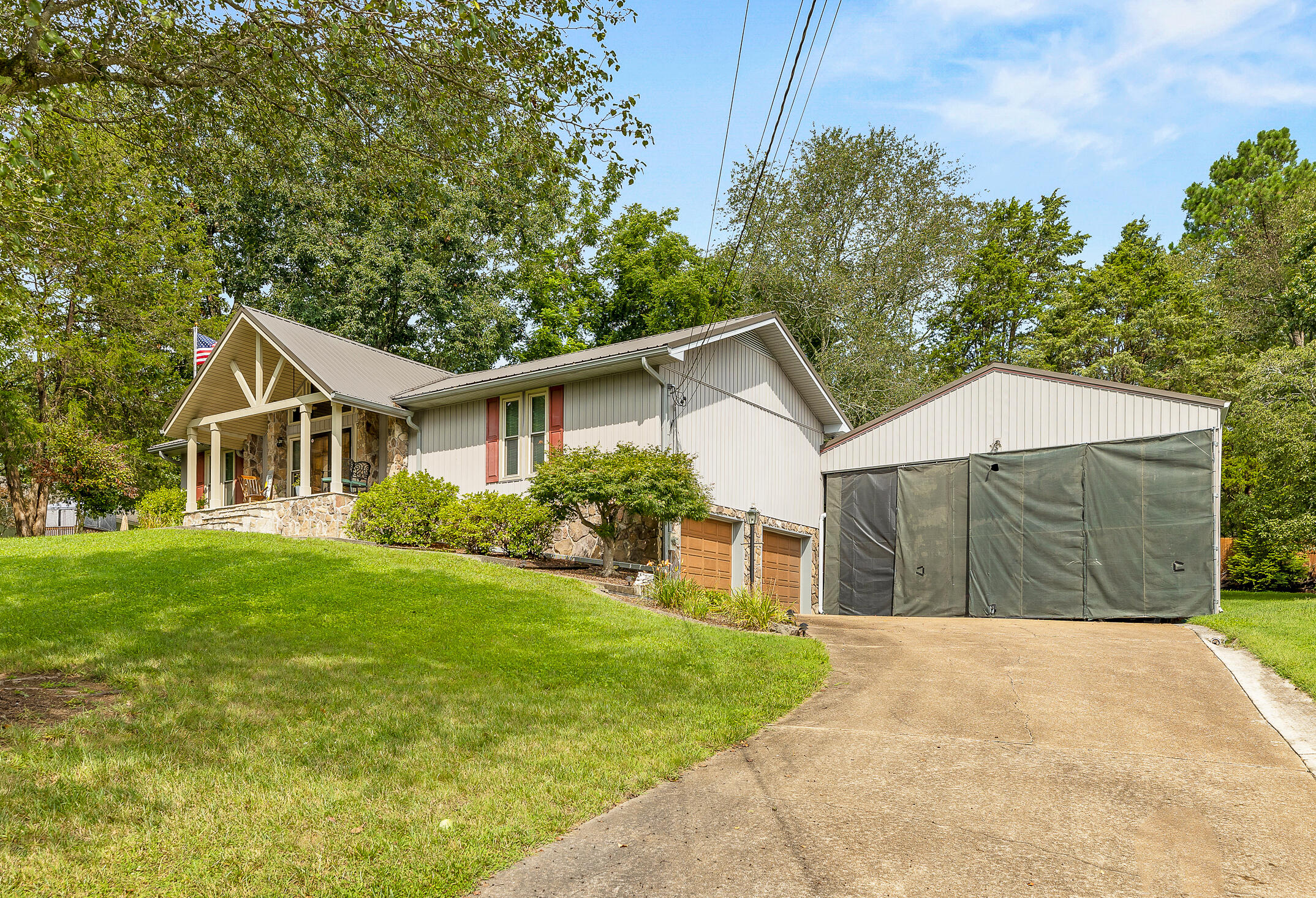 5507 Twin Oaks Drive