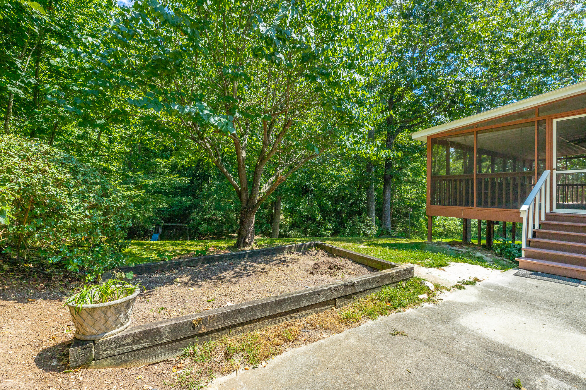 9609 Shadowbend Cir