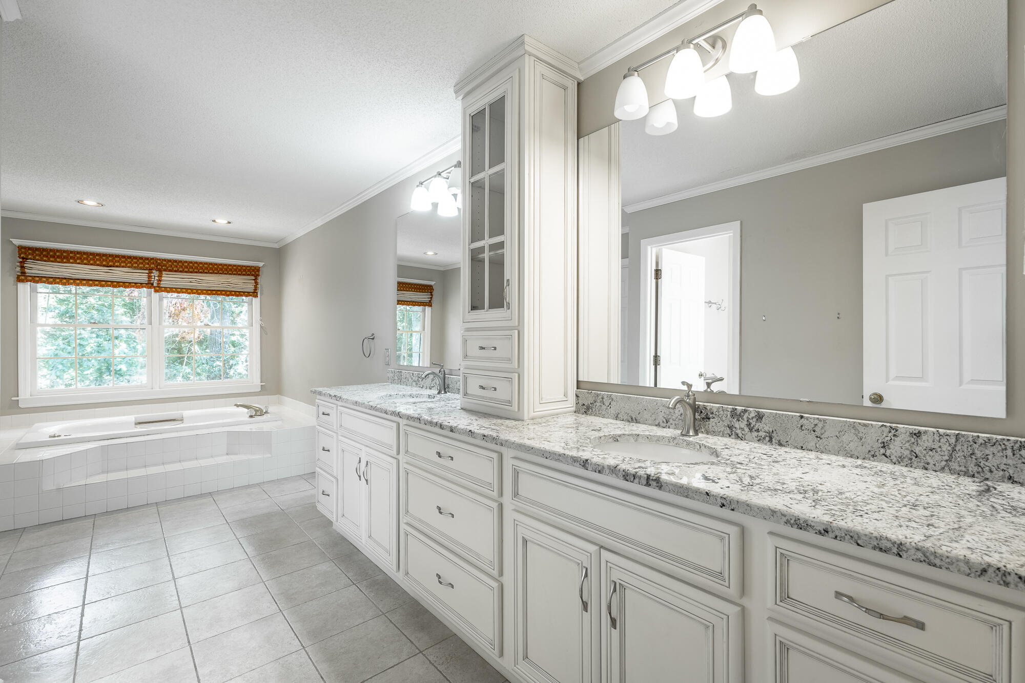 9609 Shadowbend Cir