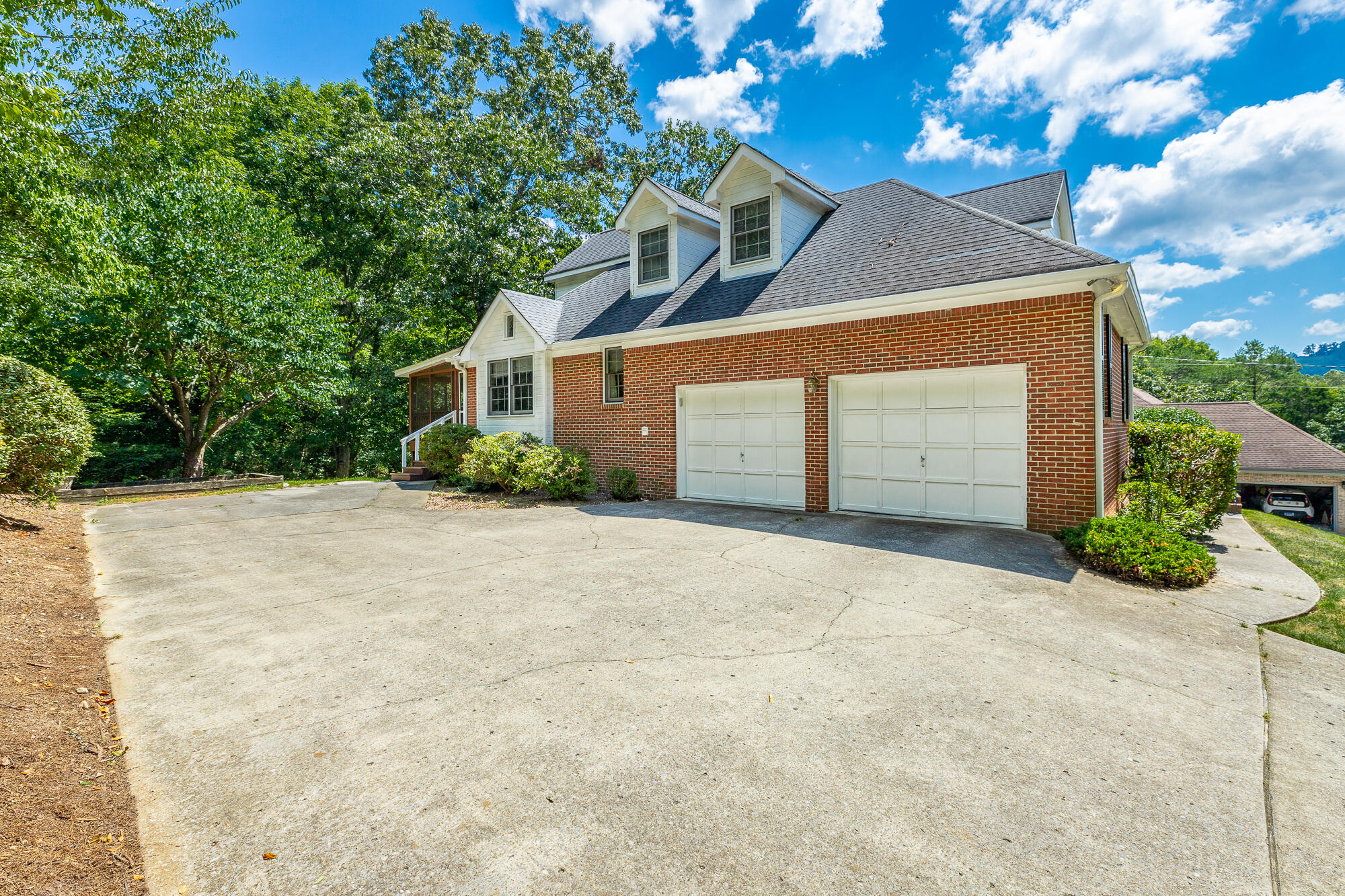 9609 Shadowbend Cir