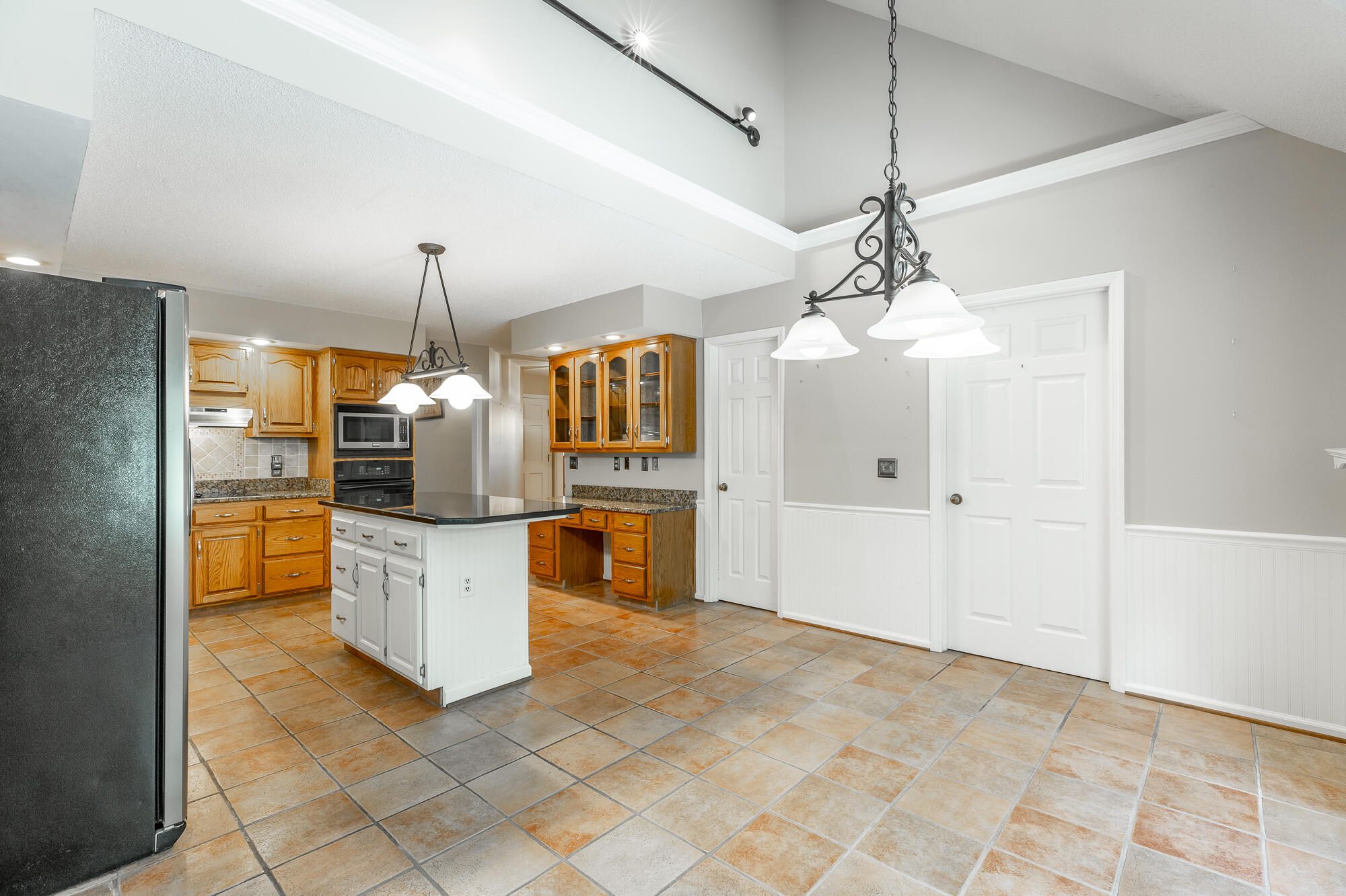 9609 Shadowbend Cir
