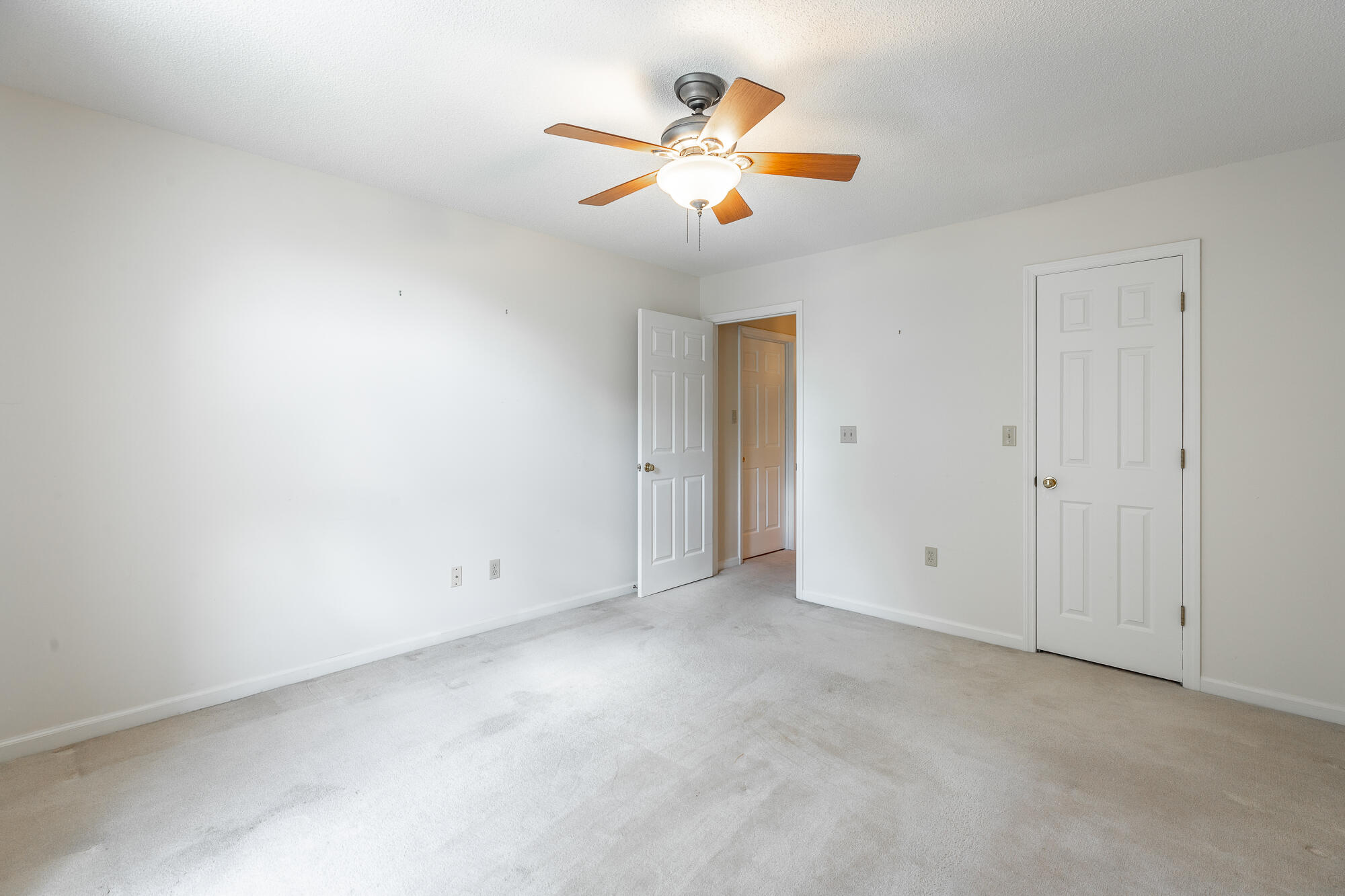 9609 Shadowbend Cir