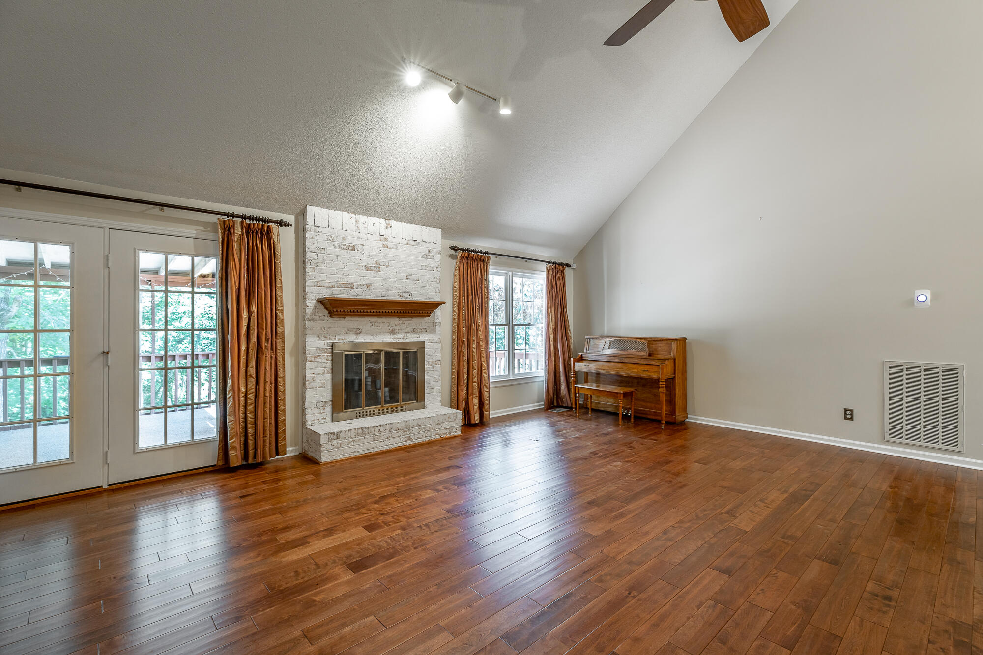 9609 Shadowbend Cir