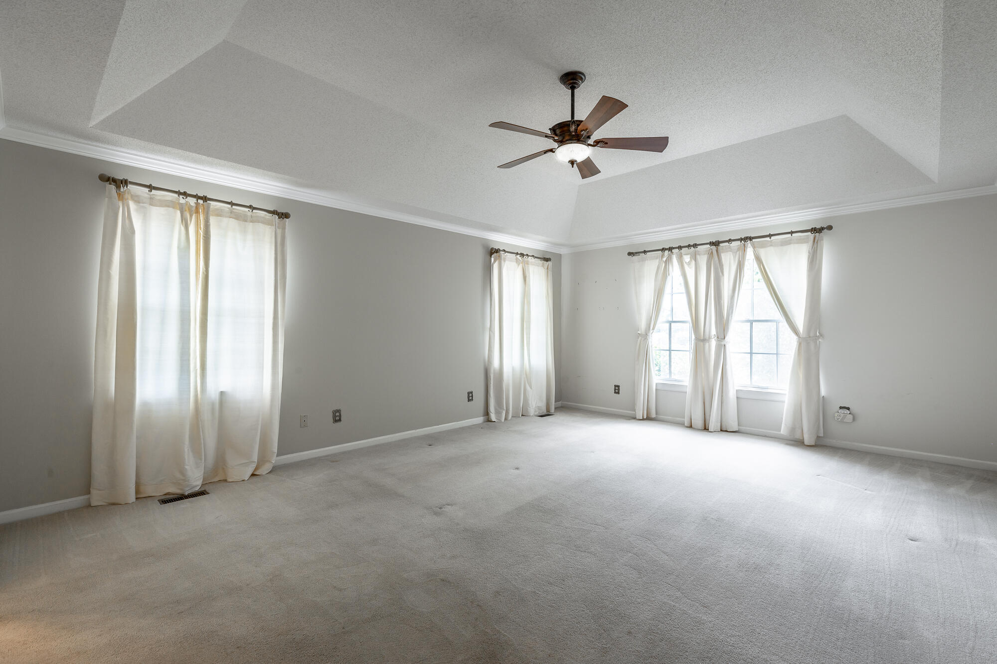 9609 Shadowbend Cir